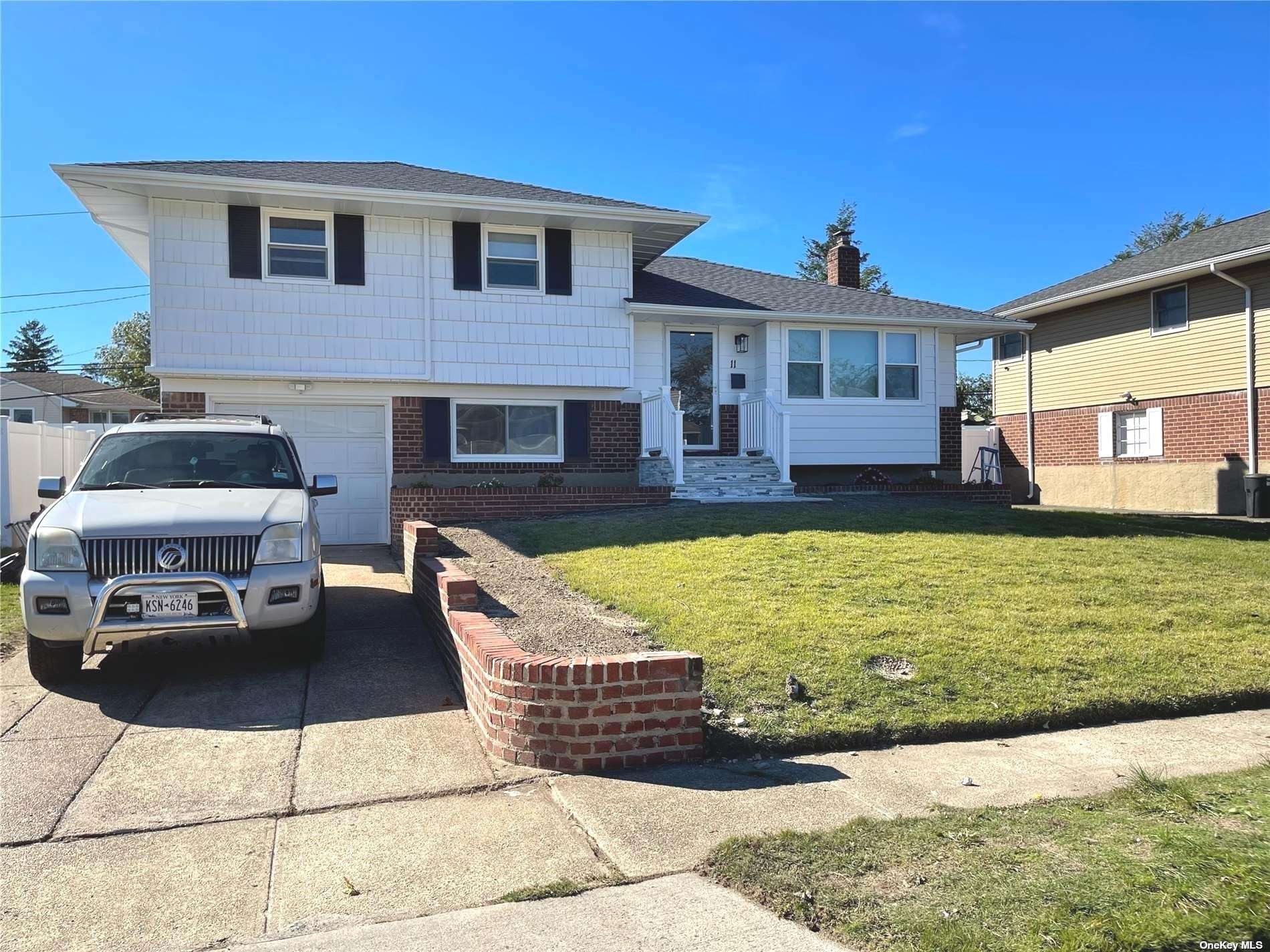 #1 photo, 11 Spector Lane, 长岛 Plainview , NY 11803