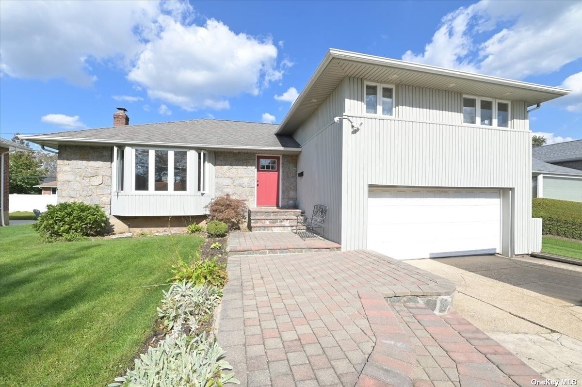 #1 photo, 46 Parkway Drive, Syosset , NY 11791