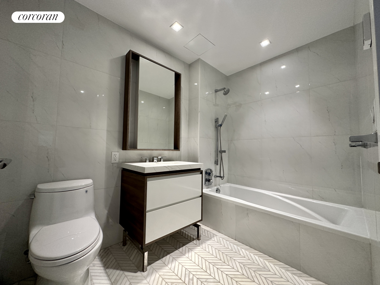 #1 photo, 505 W 43RD Street, 맨해튼 Hells Kitchen , NY 10036