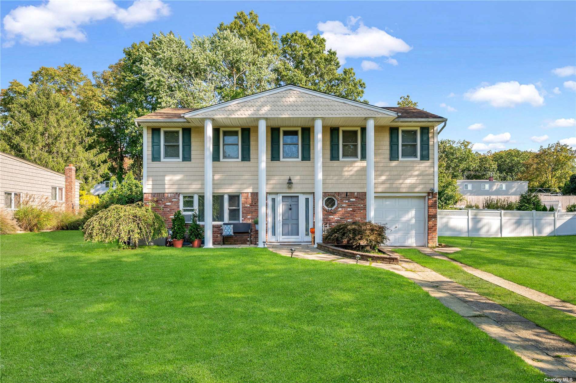 #1 photo, 28 Dorchester Road, Smithtown , NY 11787