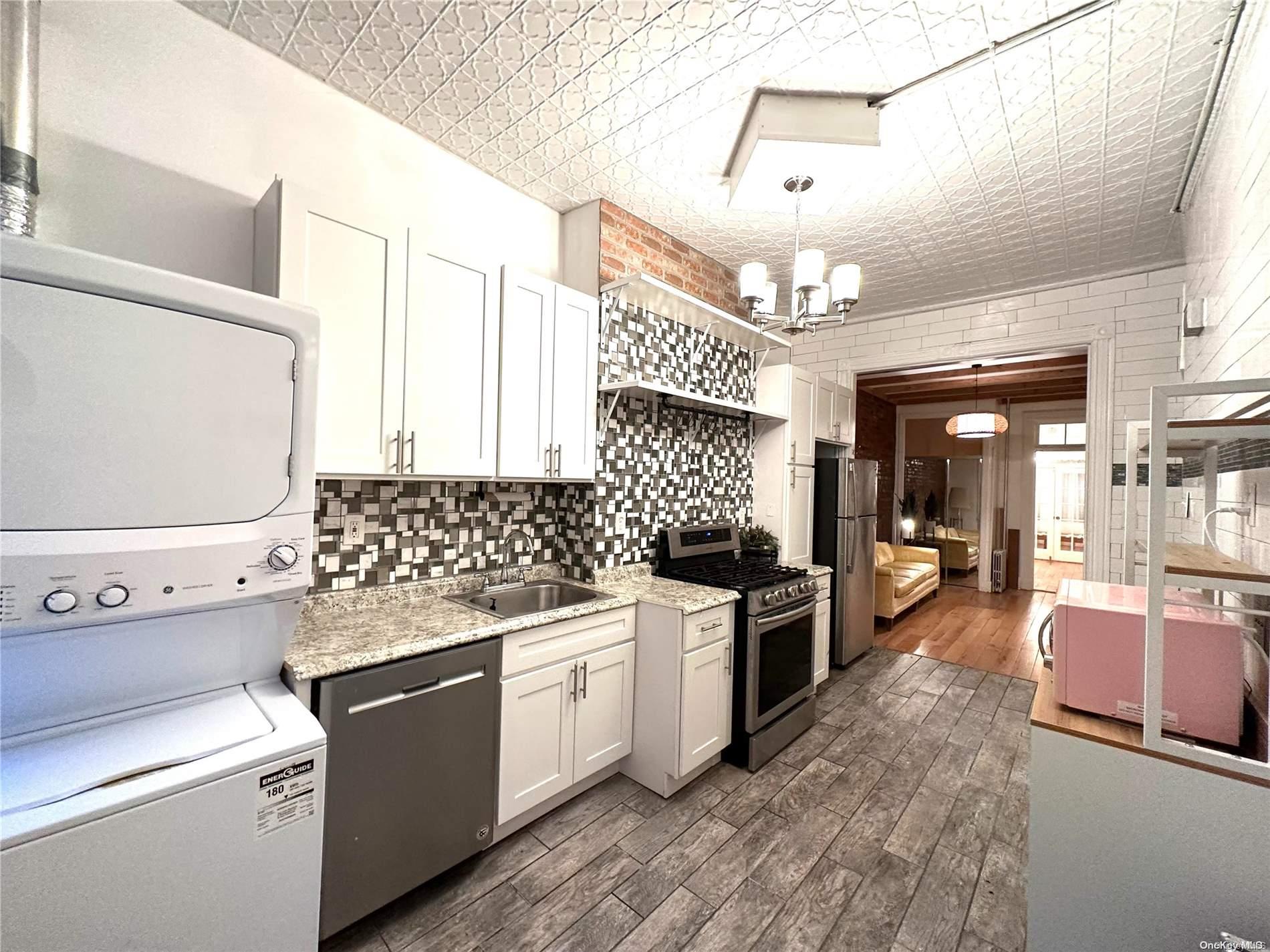 #7 photo, 242 Kingsland Avenue, ブルックリン区 Brooklyn , NY 11222