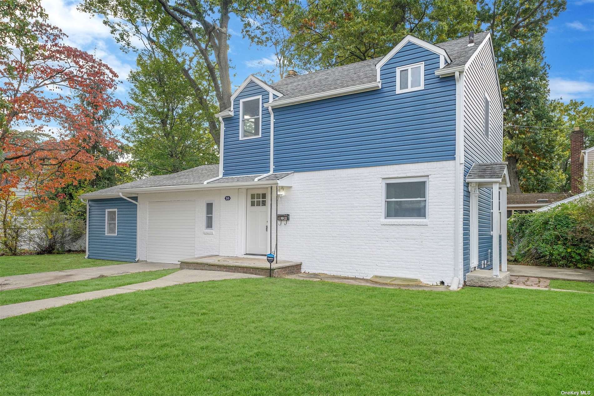 #1 photo, 35 W Pennywood Avenue, Нассау ‖ Roosevelt , NY 11575