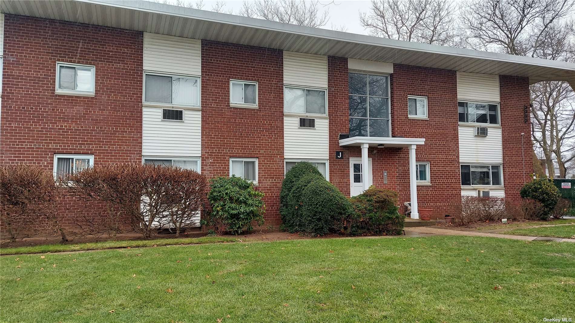 #1 photo, 125 Hempstead Garden Drive, ناسو West Hempstead , NY 11552