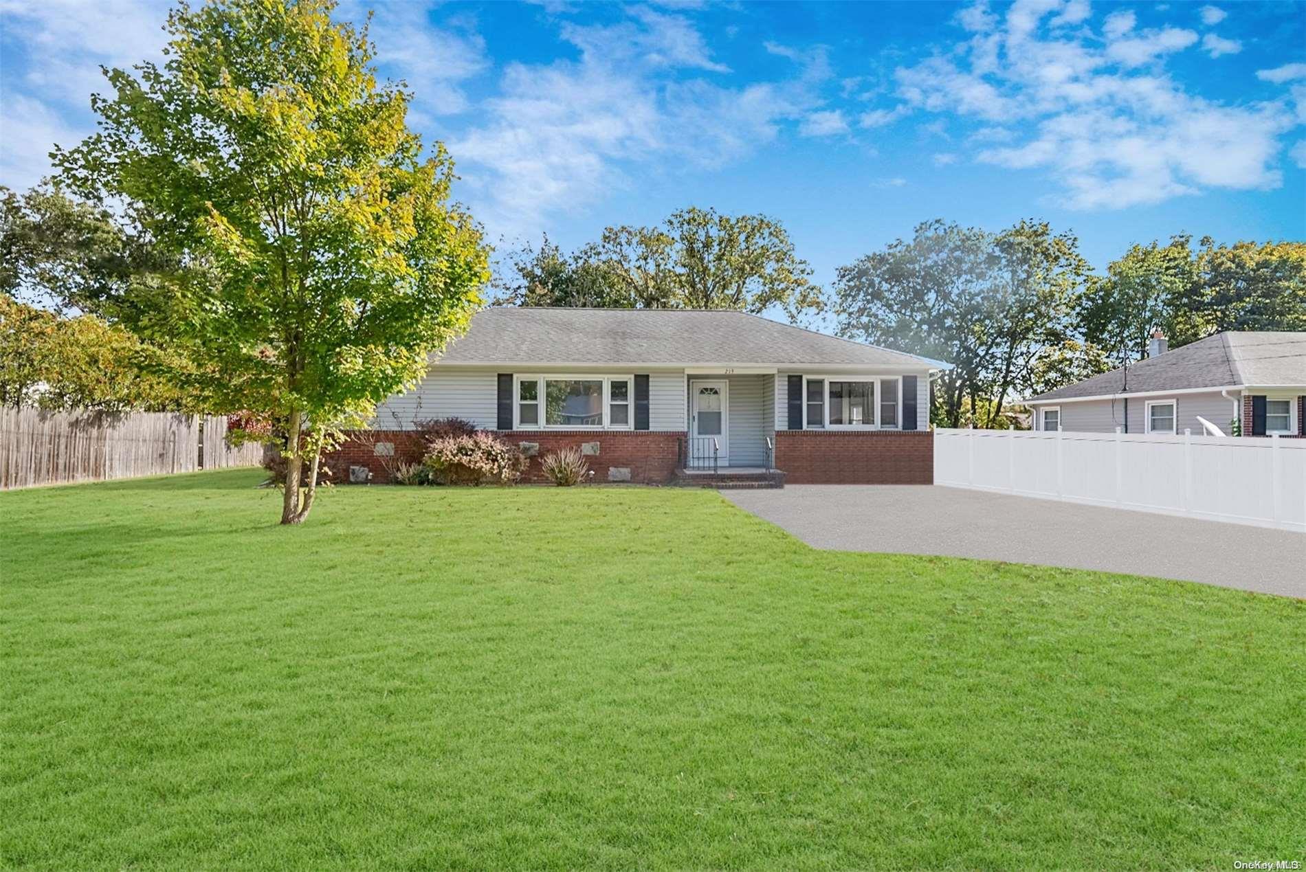 #1 photo, 219 Schoenfeld Boulevard, 东长岛 Patchogue , NY 11772