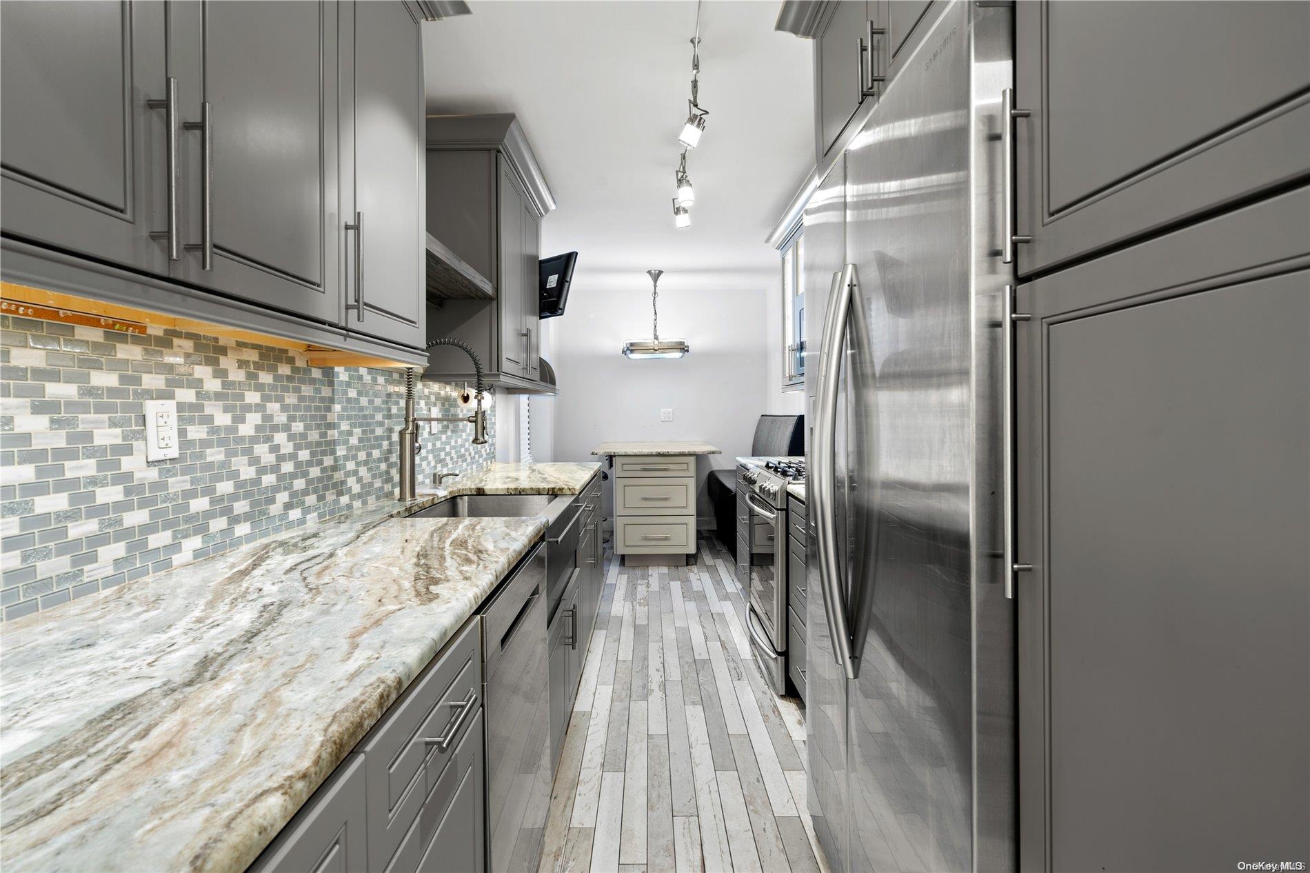 #1 photo, 65-65 Wetherole Street, 皇后区 雷哥公园 Rego Park , NY 11374