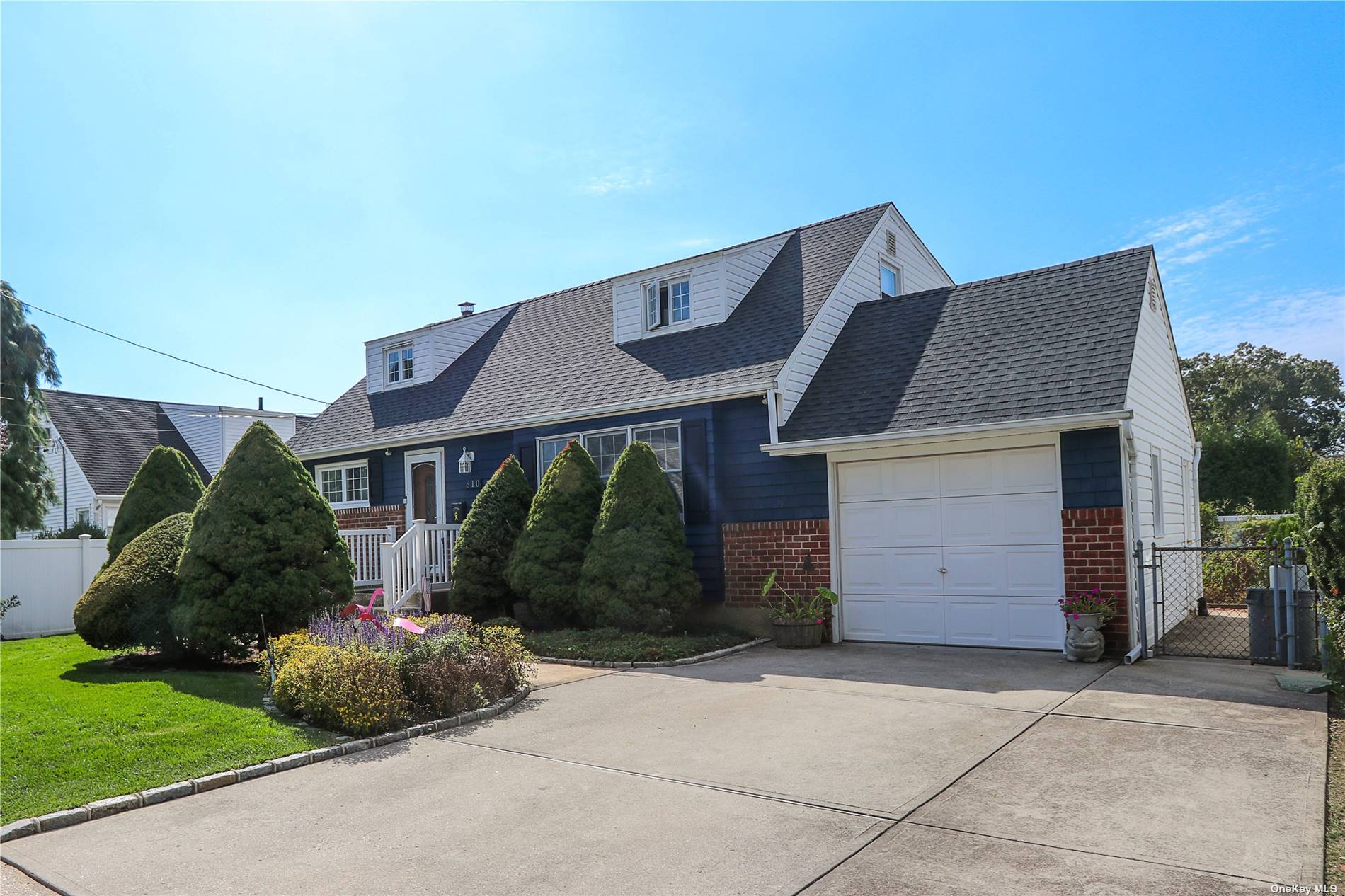 #1 photo, 610 Irving Place, ナッソー郡 East Meadow , NY 11554