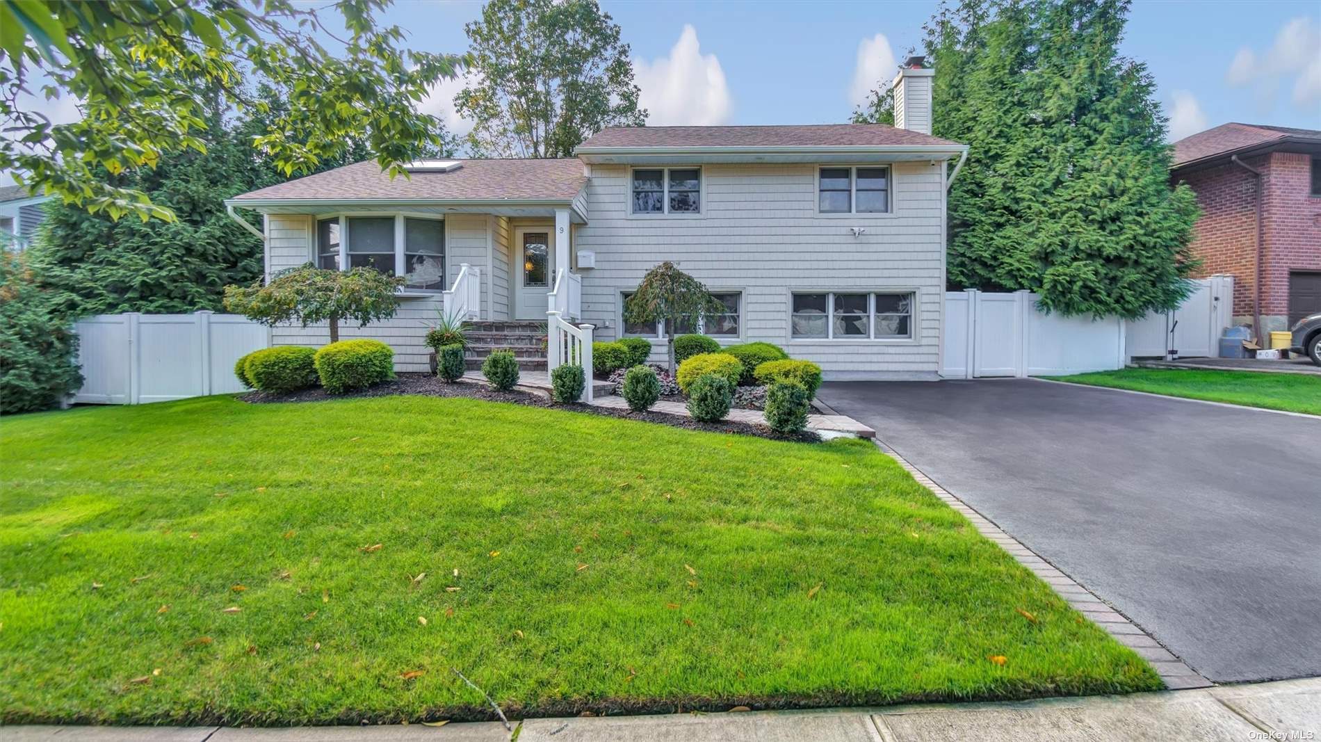 #1 photo, 9 Holly Lane, Plainview , NY 11803