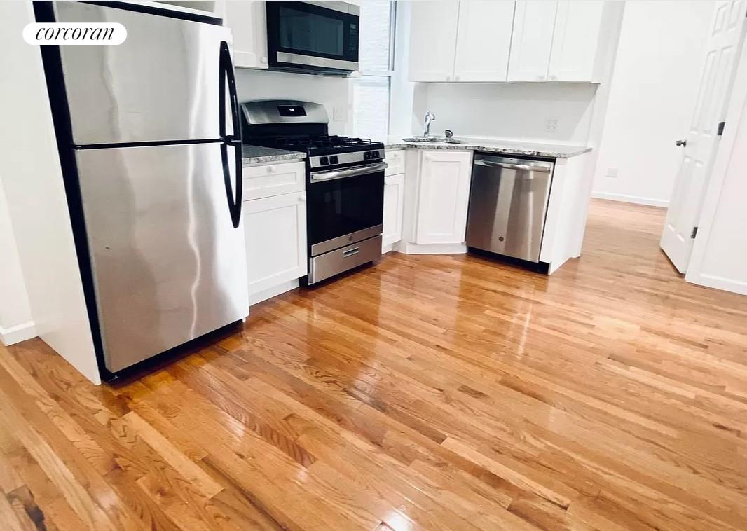 #1 photo, 208 E 7TH Street, 曼哈顿 东村区 East Village , NY 10009