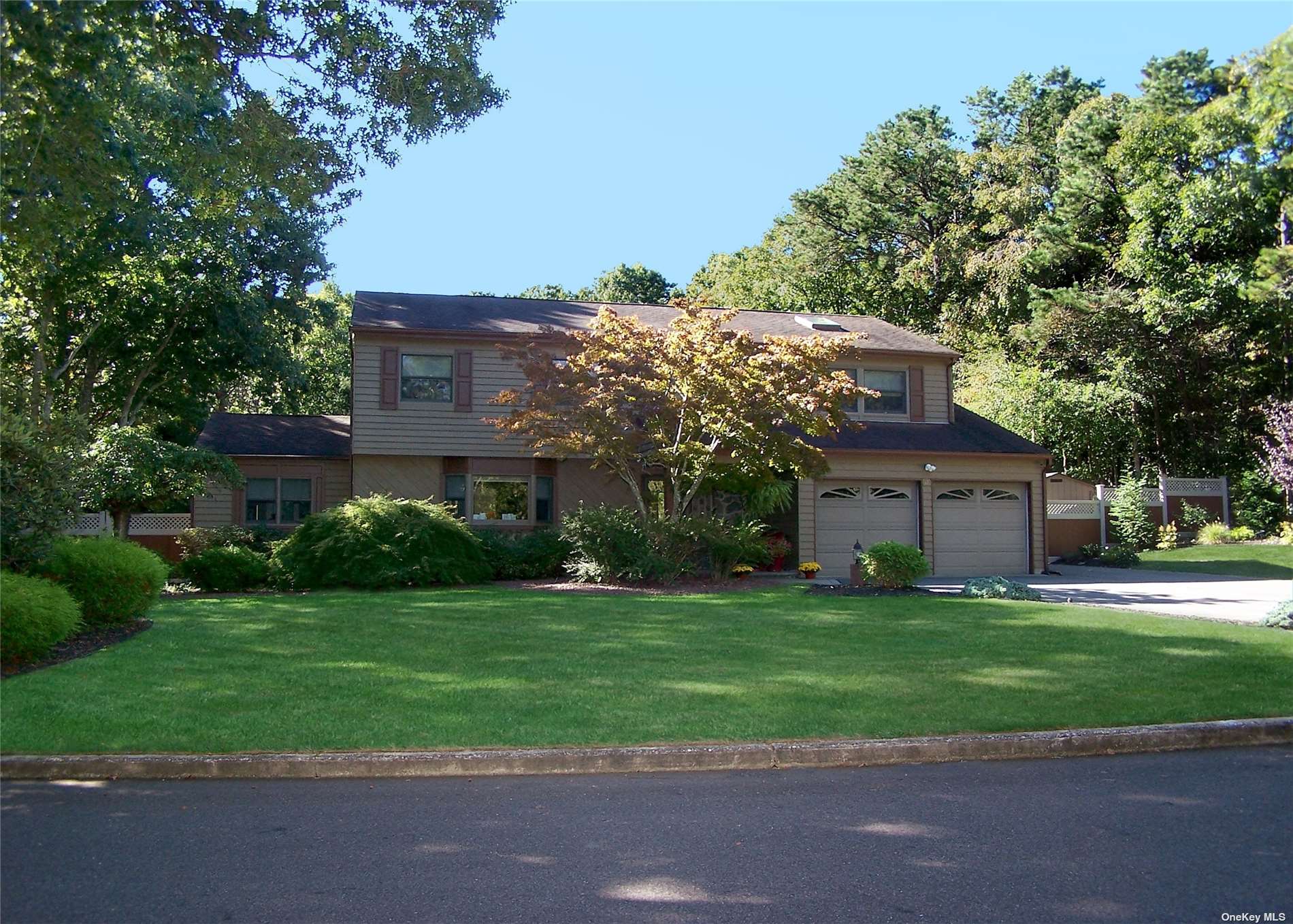 #1 photo, 4 Watermill Way, Саффолк ‖ Ridge , NY 11961