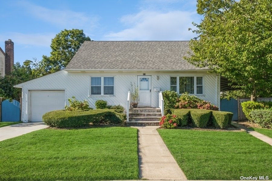 #1 photo, 816 East Meadow Avenue, מחוז נסאו East Meadow , NY 11554