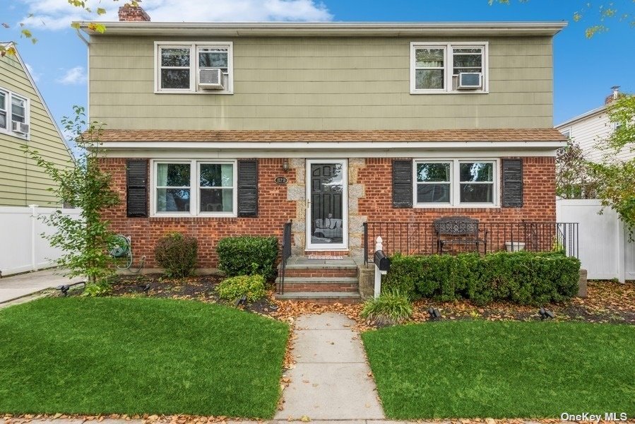 #1 photo, 821 Jerusalem Avenue, Merrick , NY 11566