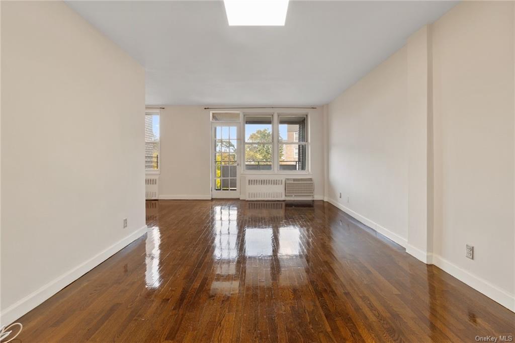 #1 photo, 142-20 84th Drive, 皇后区 Briarwood , NY 11435