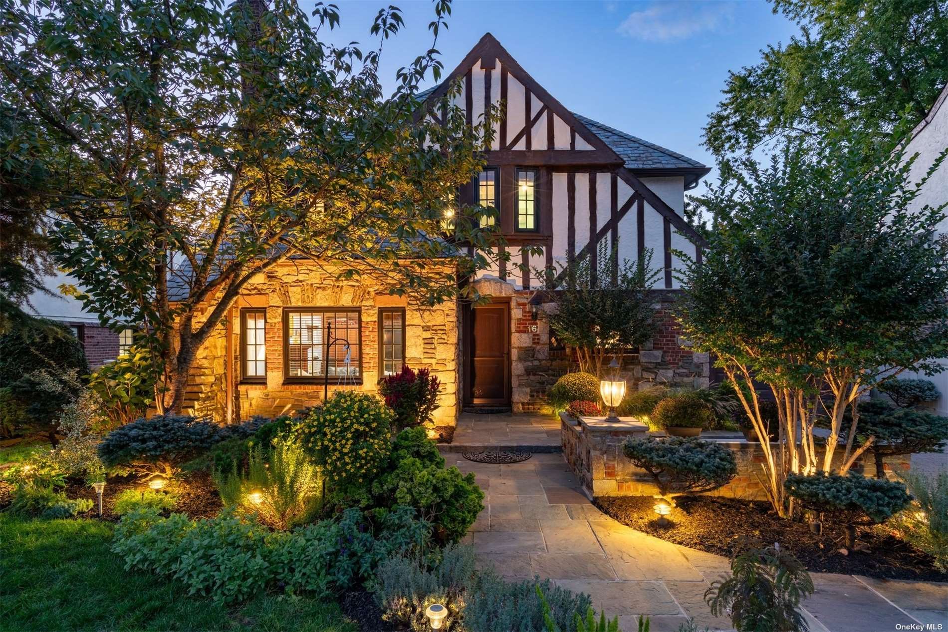 #1 photo, 16 Oxford Place, Rockville Centre , NY 11570