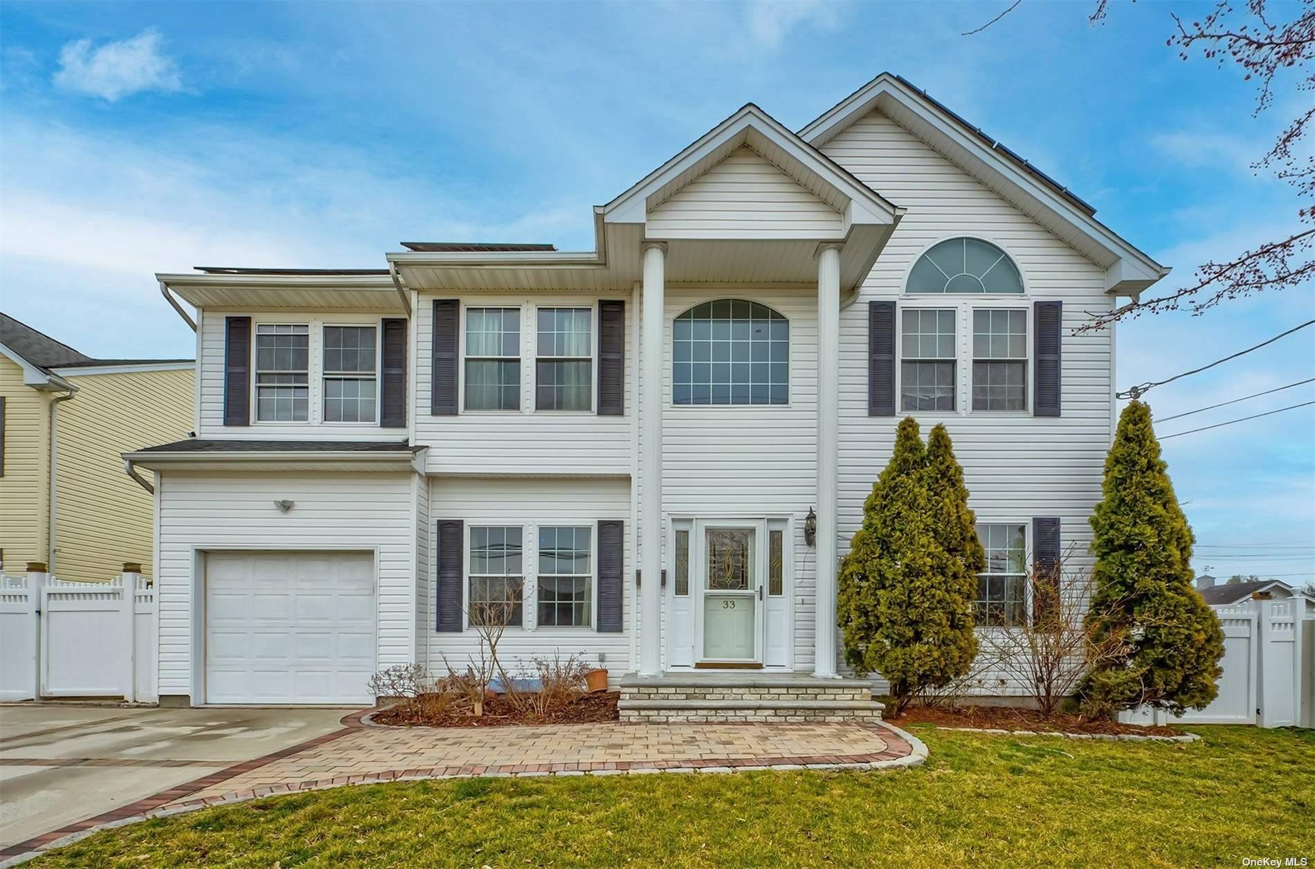 #1 photo, 33 County Line Road, 东长岛 East Farmingdale , NY 11735