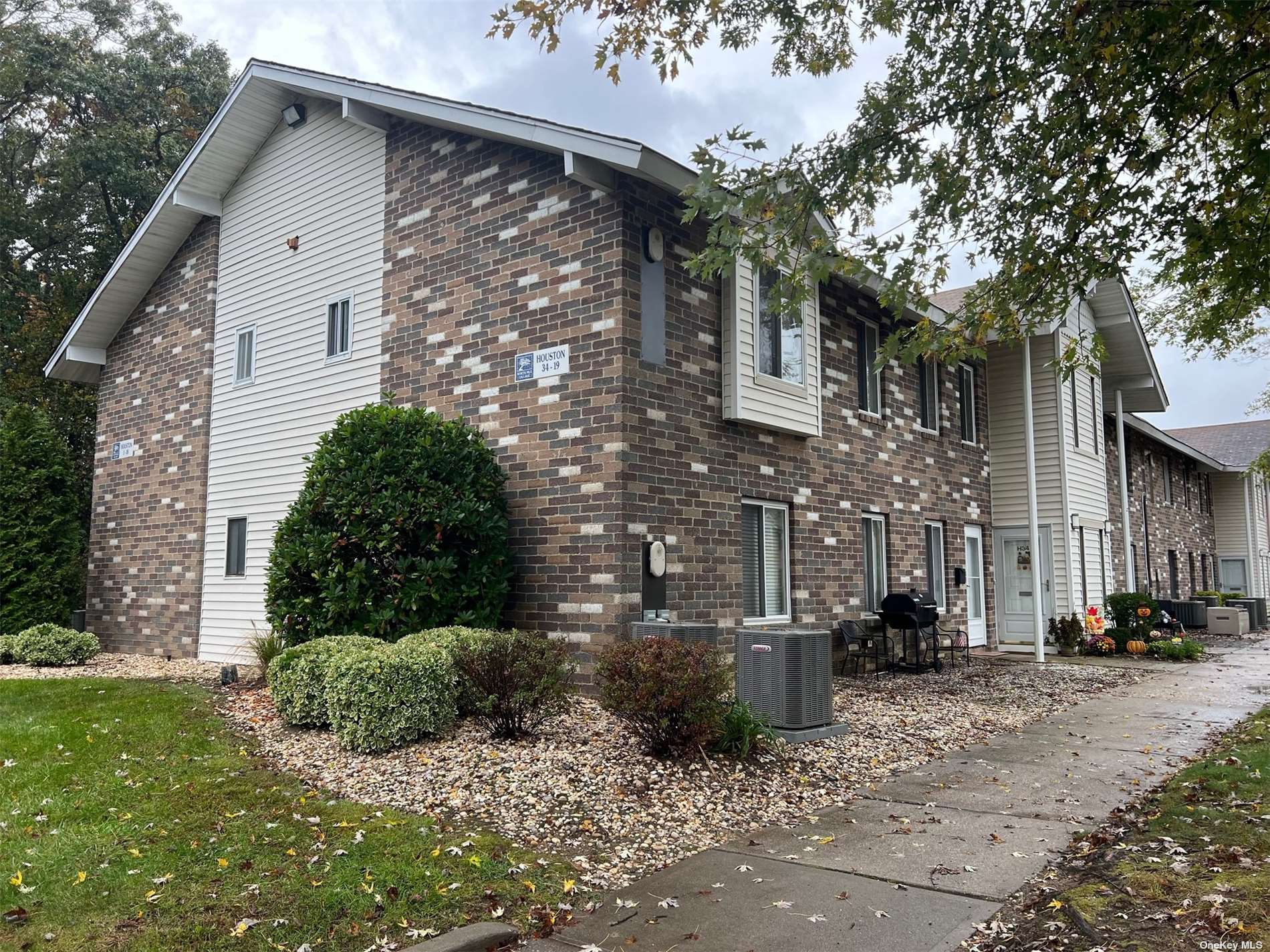 #1 photo, 33 Houston Court, Coram , NY 11727