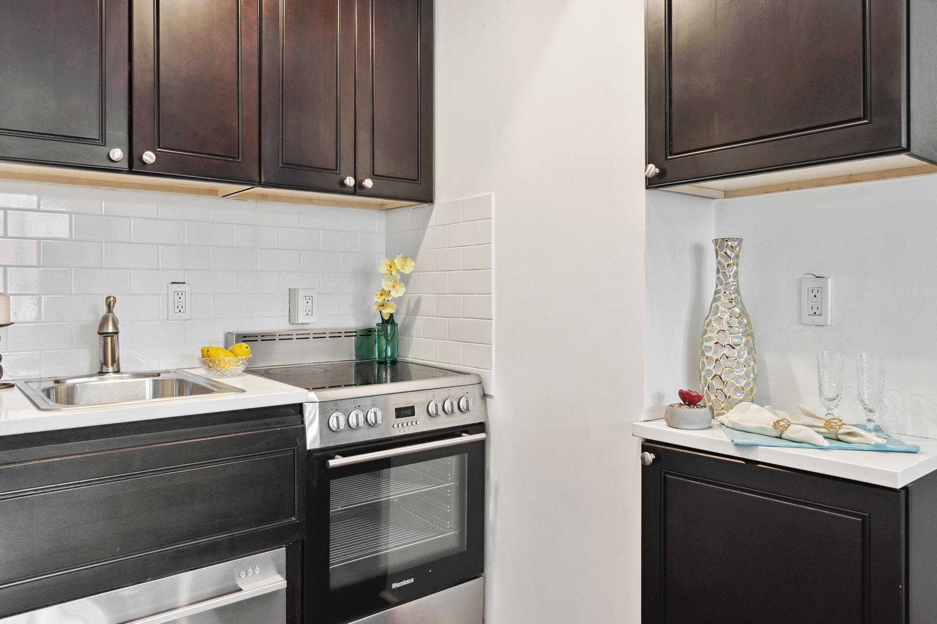 #1 photo, 320 East 42nd Street, 曼哈顿 中城东美利山 Murray Hill , NY 10017