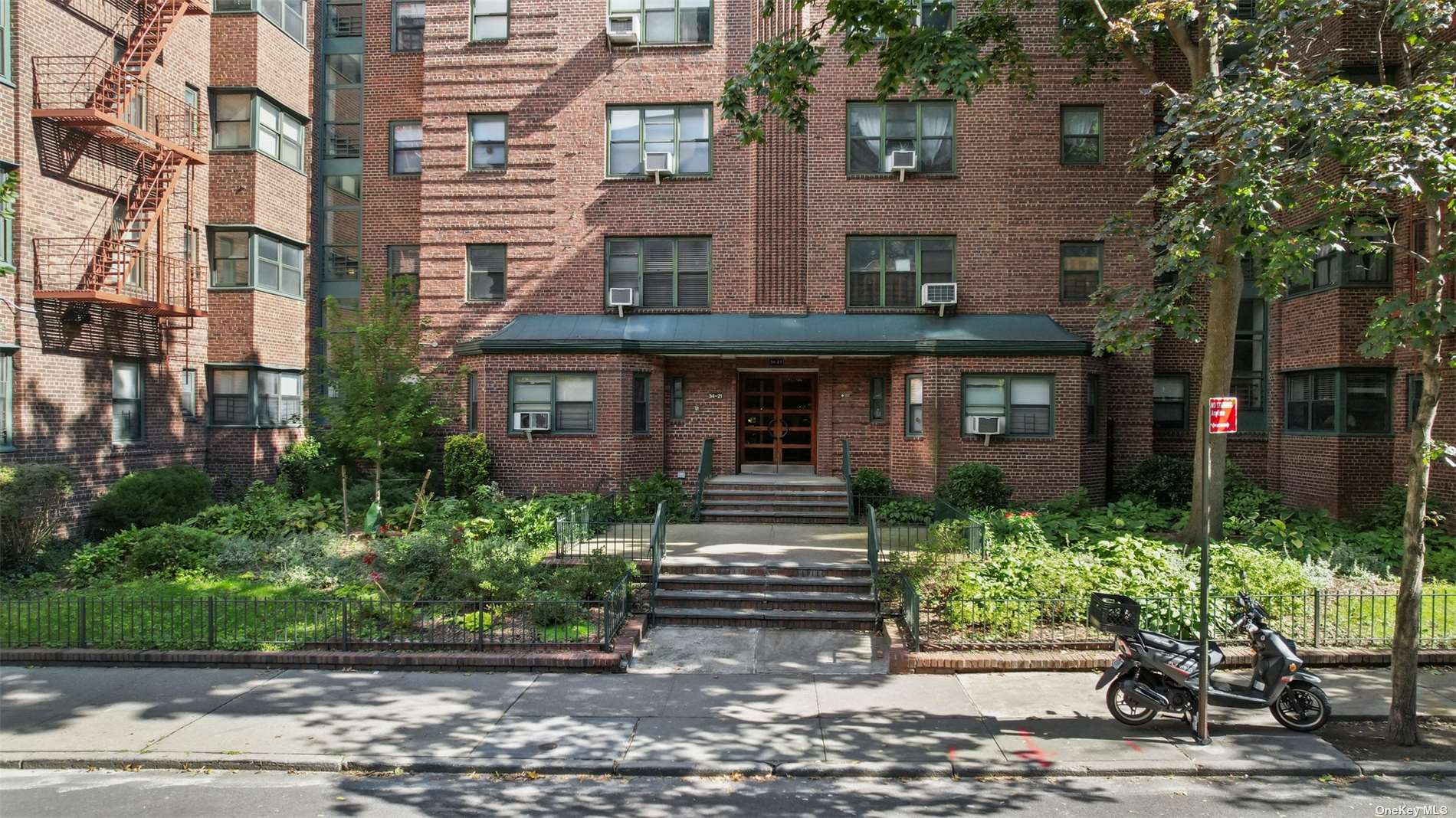 #1 photo, 34-21 78th Street, 皇后区 杰克逊高地 Jackson Heights , NY 11372