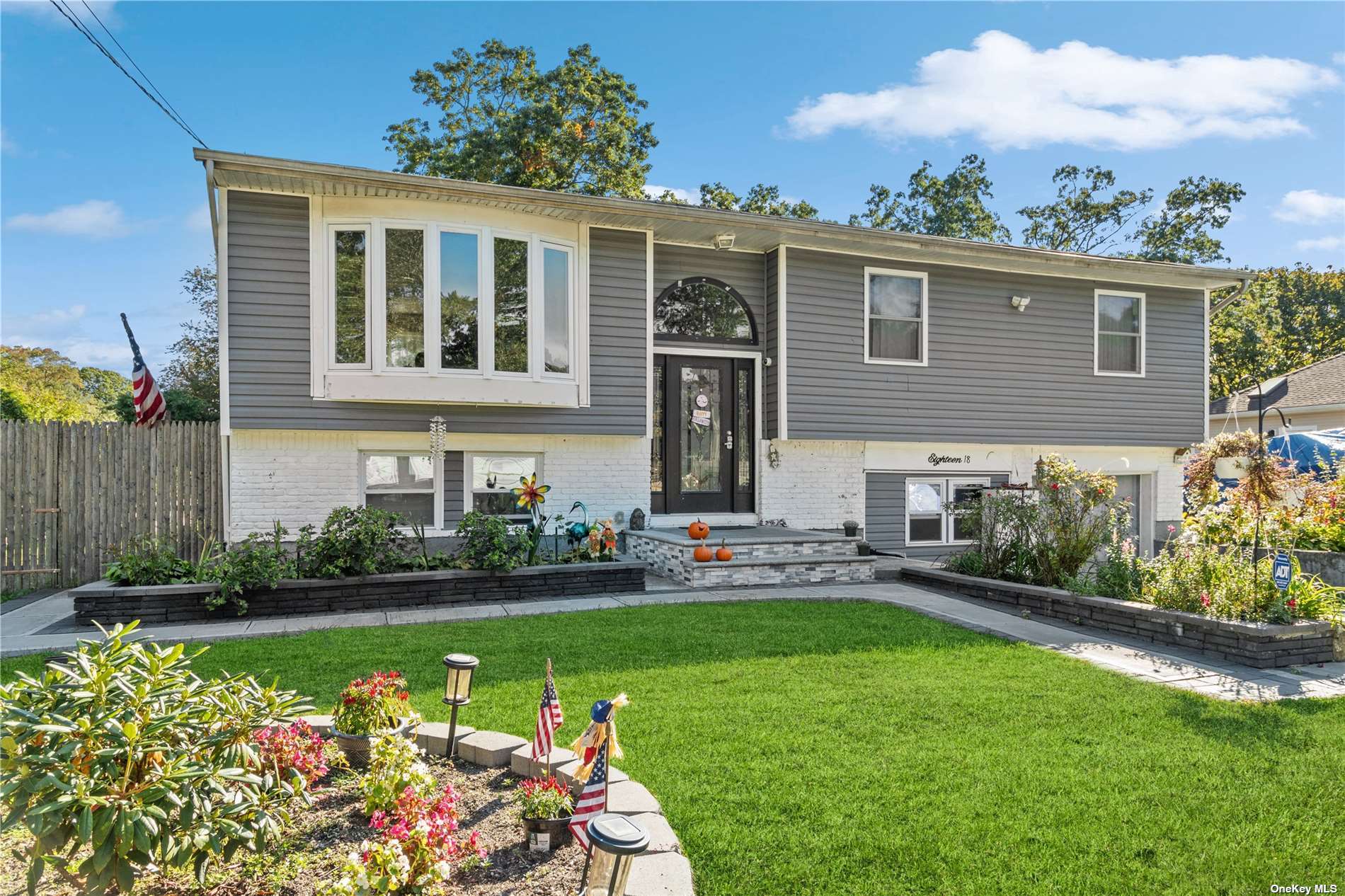 #1 photo, 18 Myrtle Avenue, 东长岛 Brentwood , NY 11717