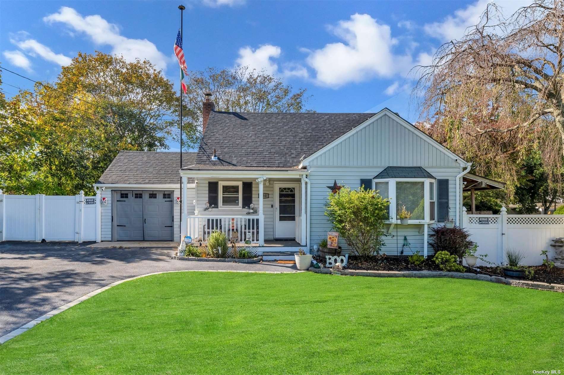 #1 photo, 430 Americus Avenue, サフォーク郡 East Patchogue , NY 11772