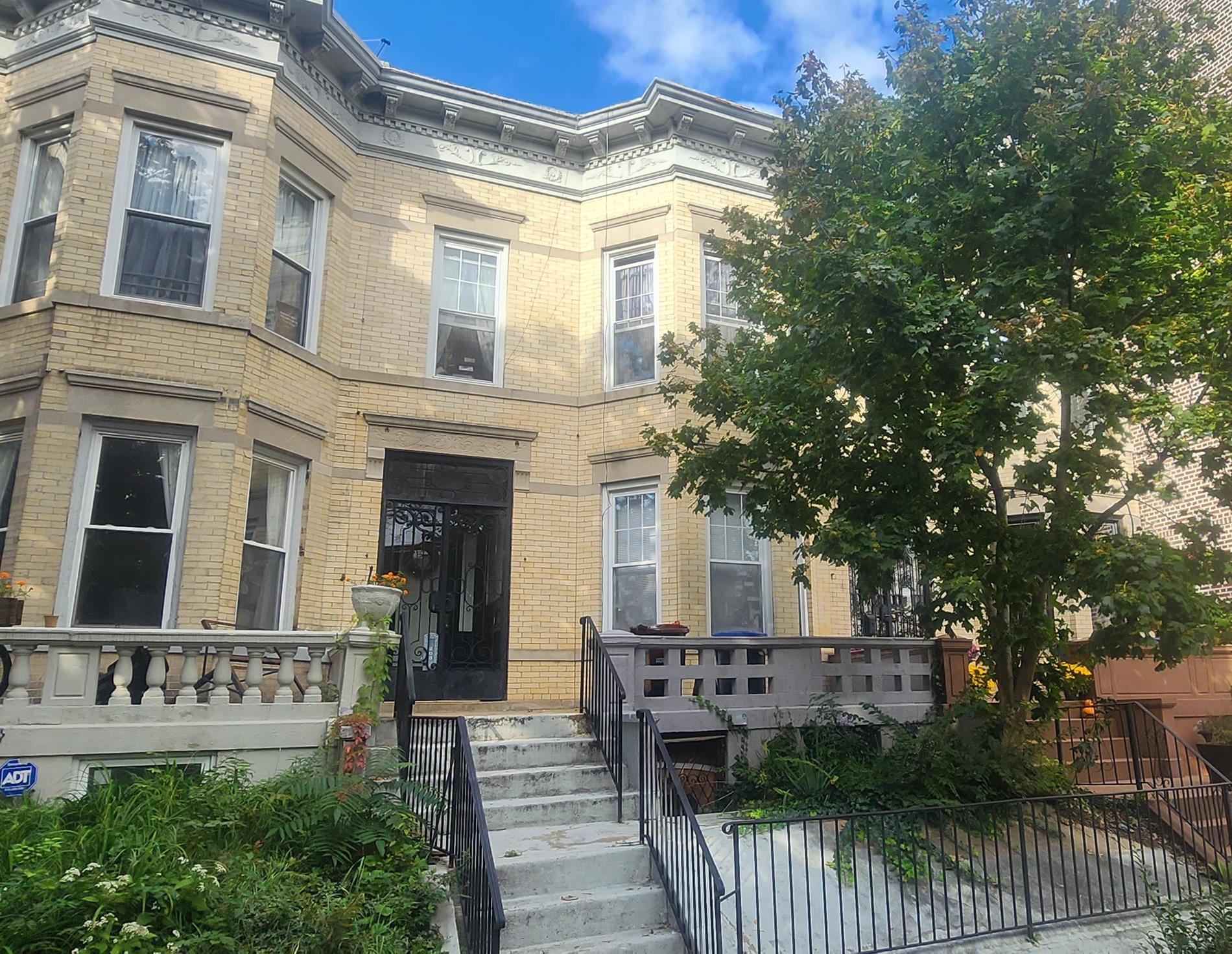 #1 photo, 203 Sterling Street, 布鲁克林 Prospect Leffert Gdn , NY 11225