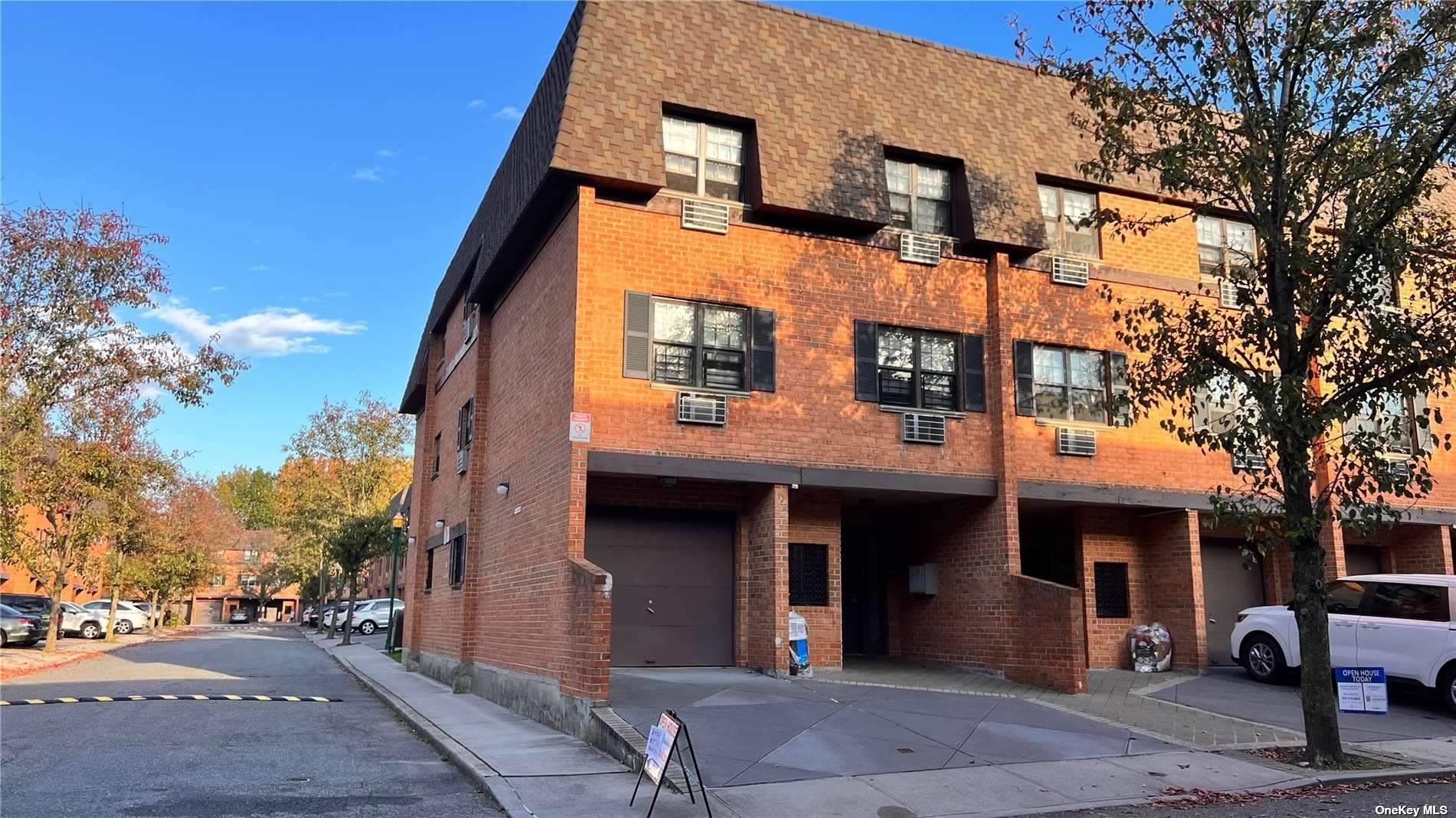 #1 photo, 219-65 67 Avenue, 皇后区 贝塞 Bayside , NY 11364