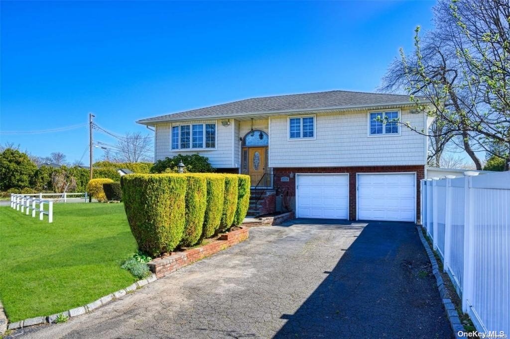 #1 photo, 170 Radcliffe Road, Plainview , NY 11803