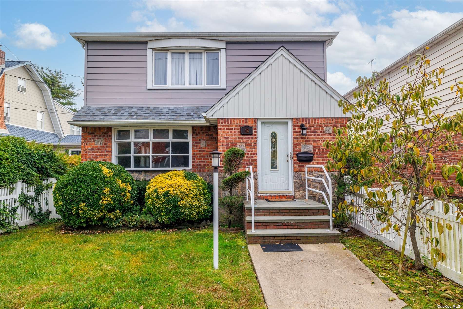 #1 photo, 12 Woodlawn Avenue, 长岛 Valley Stream , NY 11581