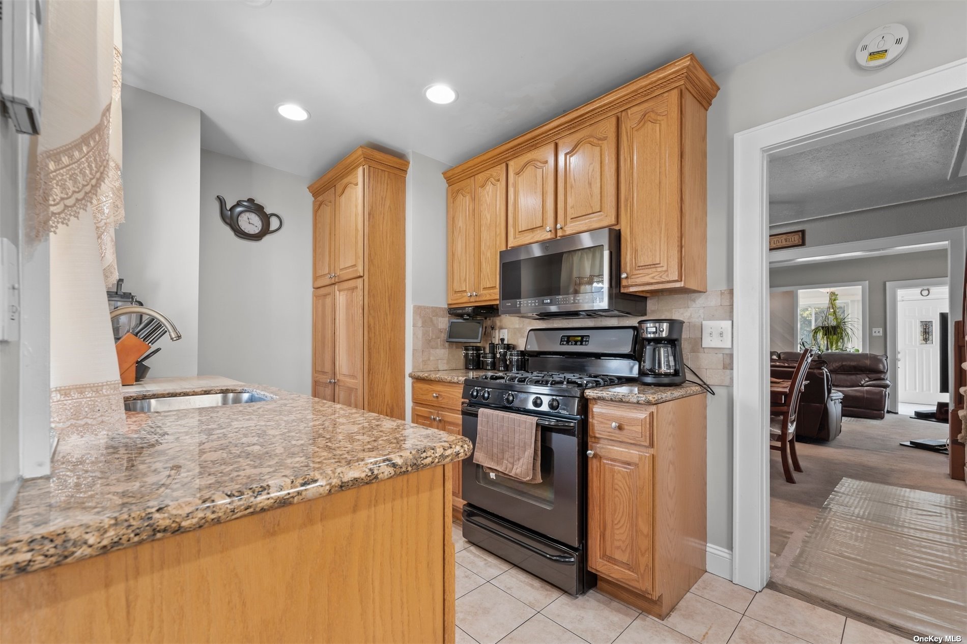 #1 photo, 94-27 221st Street, 皇后区 Queens Village , NY 11428