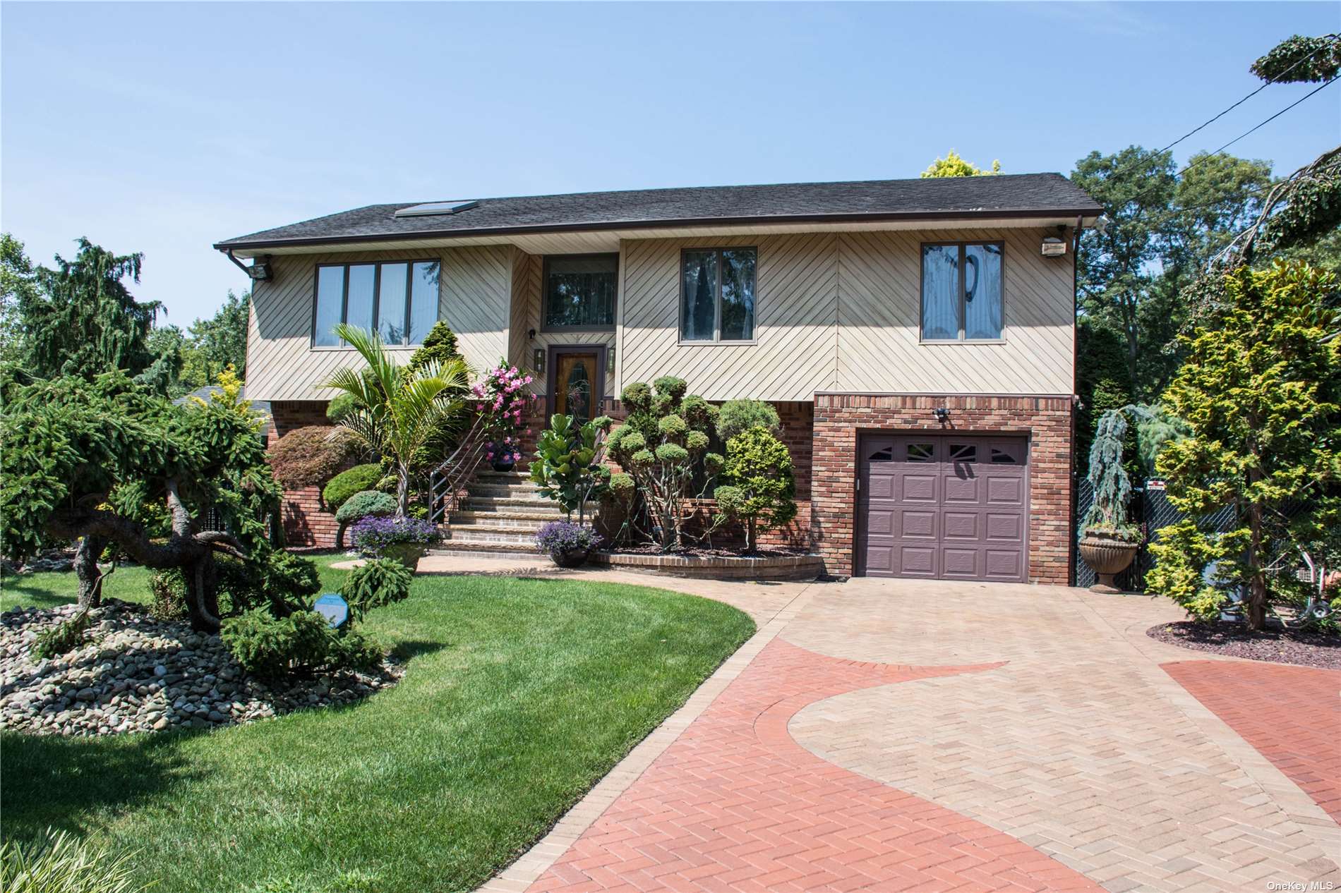 #1 photo, 151 Millet Street, 东长岛 Dix小山 Dix Hills , NY 11746