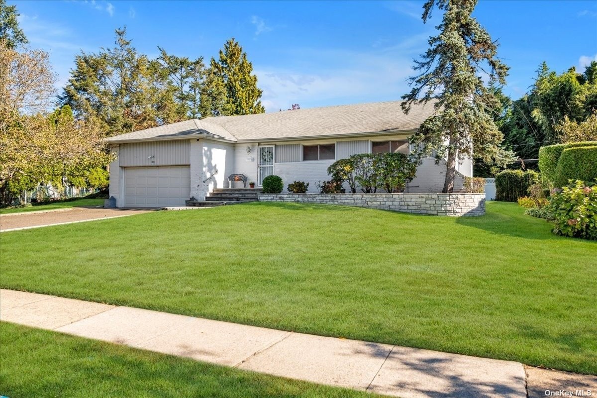 #1 photo, 30 Reed Drive, 롱 아일랜드 Roslyn , NY 11576