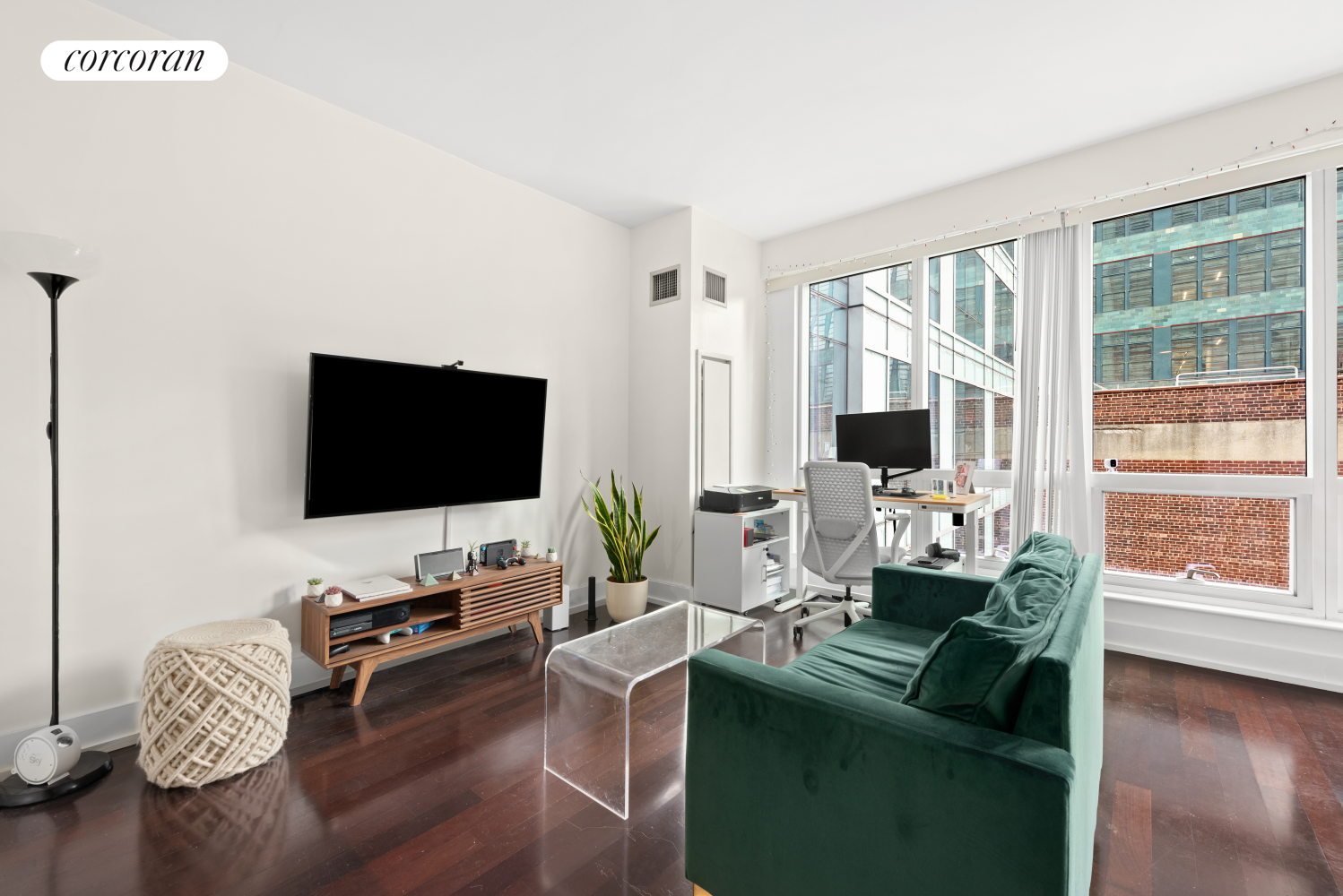 #1 photo, 350 West 42nd Street, 曼哈顿 中城西区 Hells Kitchen , NY 10036