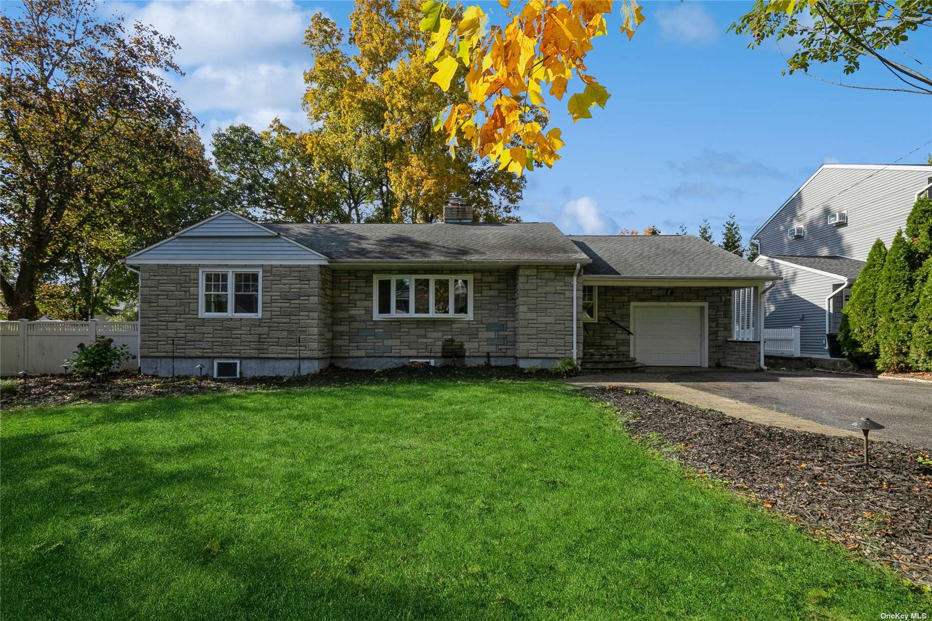 #1 photo, 21 Bradbury Avenue, 东长岛 亨廷顿 South Huntington , NY 11746