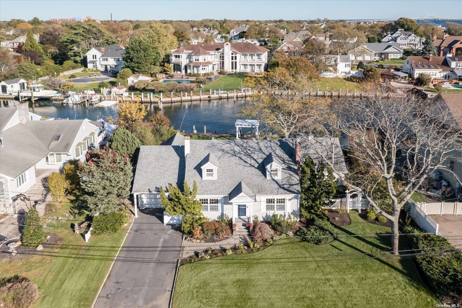 #1 photo, 231 Eaton Lane, 东长岛 西艾斯利普 West Islip , NY 11795