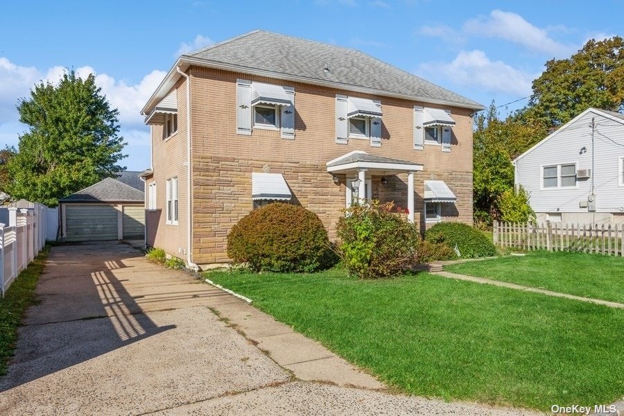 #1 photo, 73 East Avenue, ناسو Hicksville , NY 11801