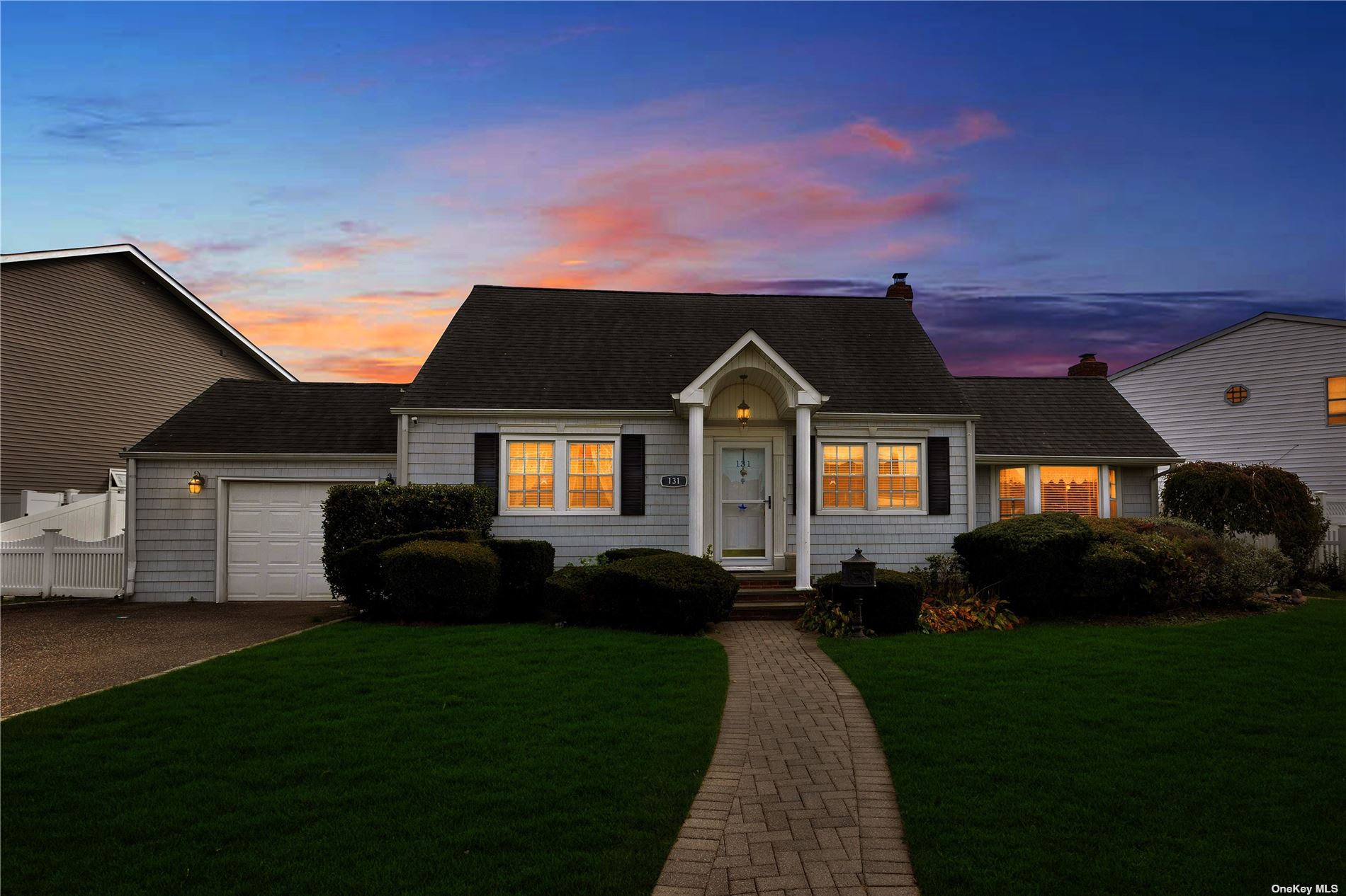 #1 photo, 131 Cottage Boulevard, हिक्सविले Hicksville , NY 11801