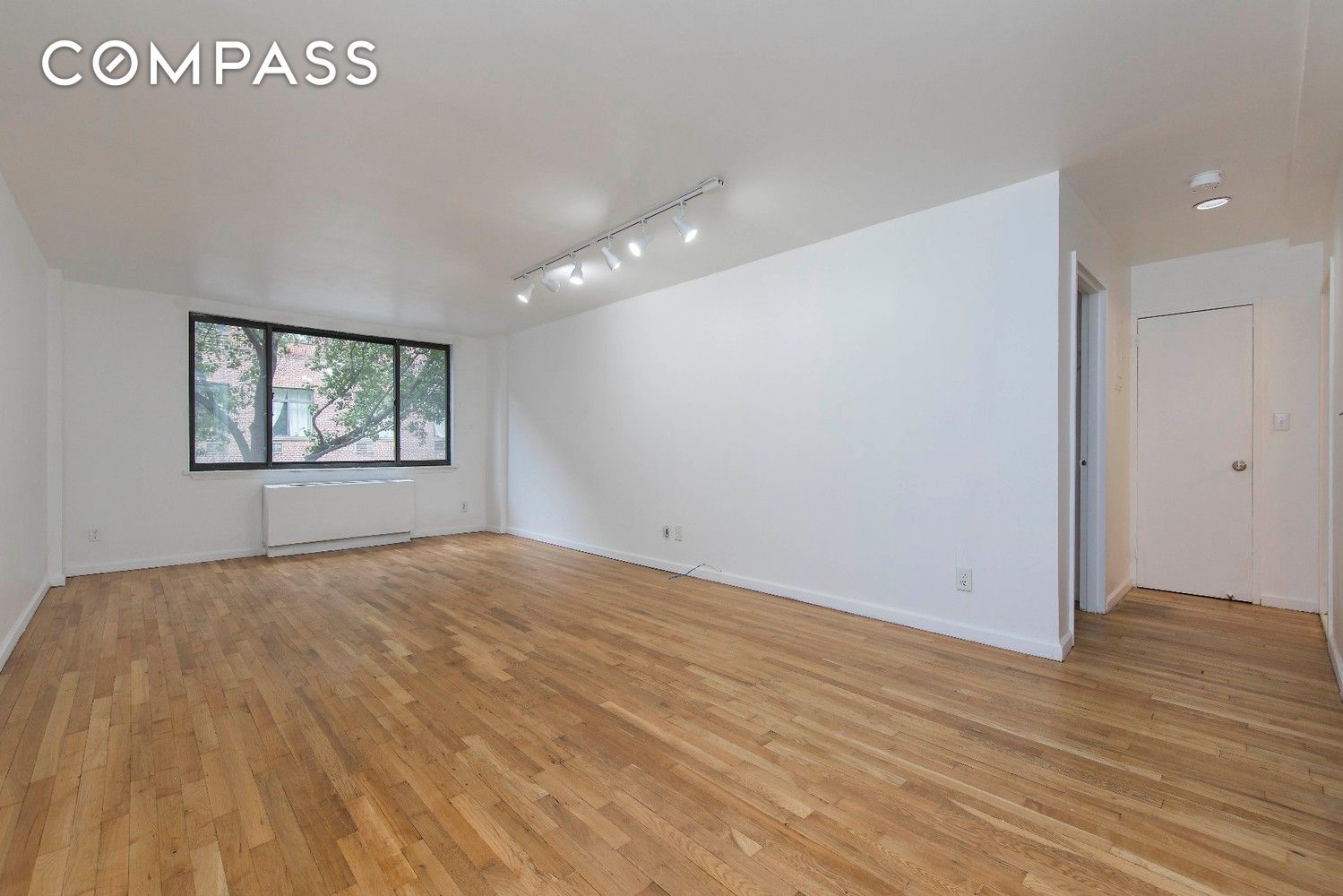 #1 photo, 447 W 45th Street, 曼哈顿 中城西区 Hell's Kitchen , NY 10036