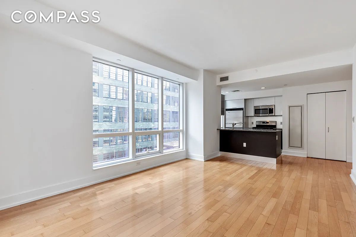 #1 photo, 350 W 42nd Street, 曼哈顿 中城西区 Hell's Kitchen , NY 10036