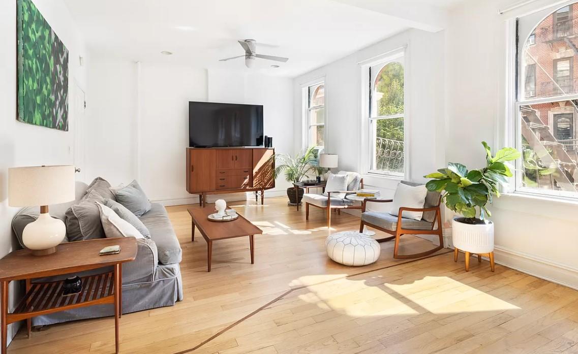 #1 photo, 323 West 11th Street, 曼哈顿 西村区 West Village , NY 10014