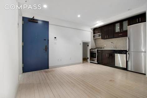 #1 photo, 459 W 43rd Street, 曼哈顿 中城西区 Hell's Kitchen , NY 10036