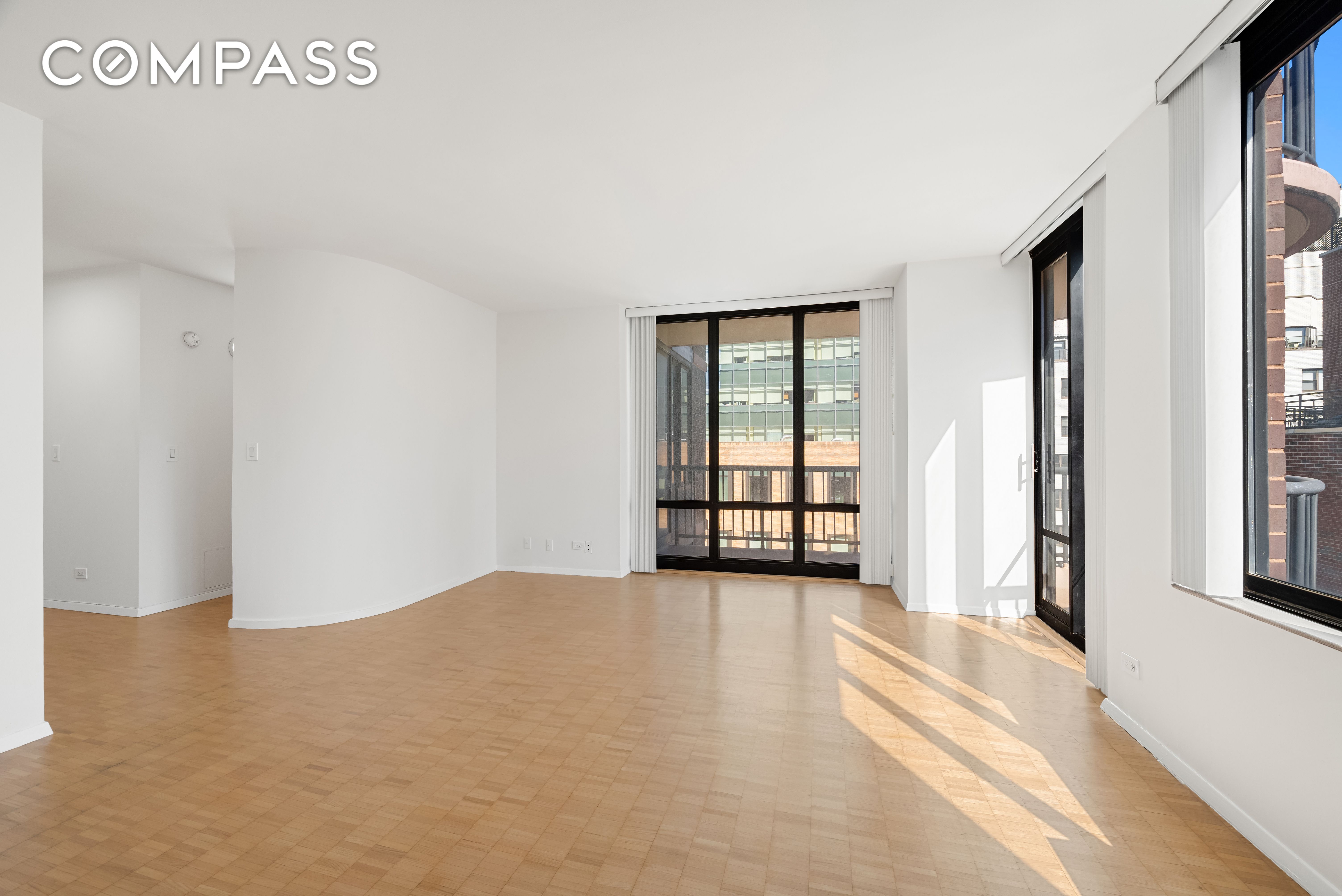 #1 photo, 304 E 65th Street, 맨해튼 Lenox Hill , NY 10065