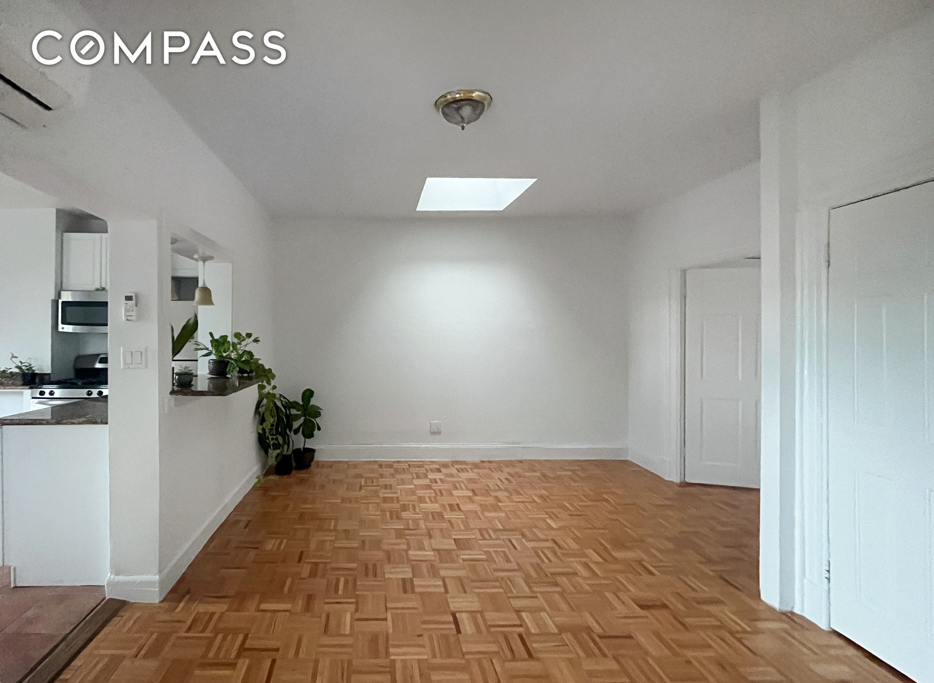 #1 photo, 72-11 61st Street, 皇后区 Glendale , NY 11385