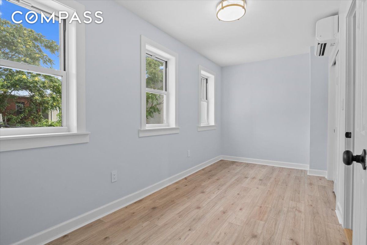 #1 photo, 3 Hull Street, 布鲁克林 Bedford-Stuyvesant , NY 11233