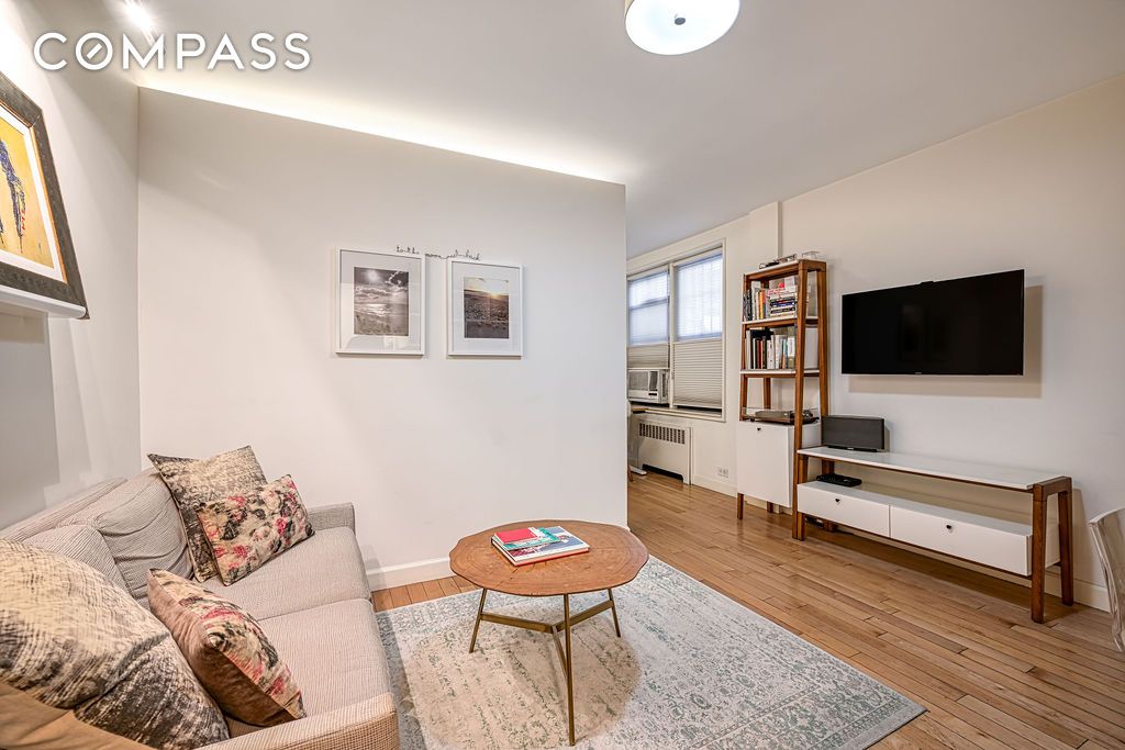 #1 photo, 60 E 9th Street, 曼哈顿 格林威治村 Greenwich Village , NY 10003