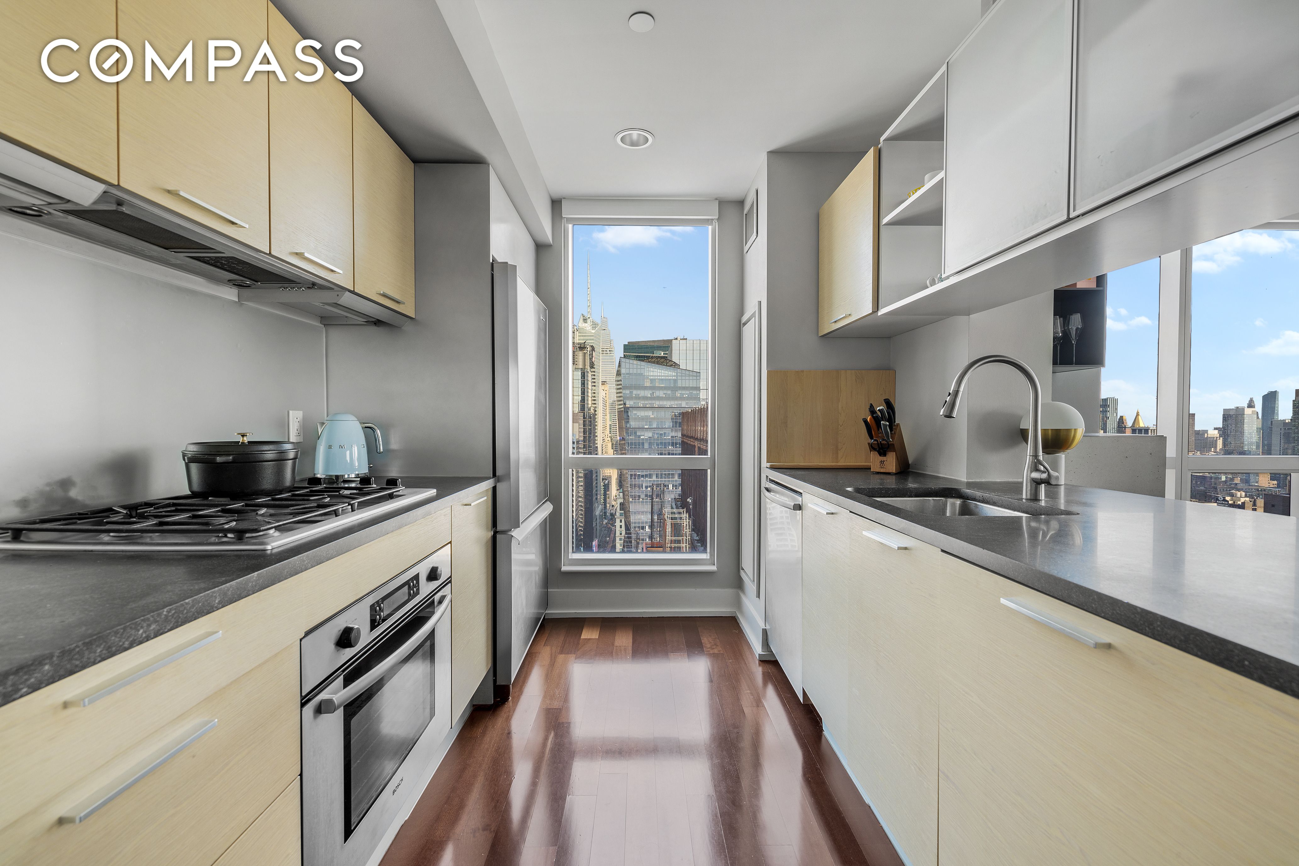 #1 photo, 350 W 42nd Street, 曼哈顿 中城西区 Hell's Kitchen , NY 10036