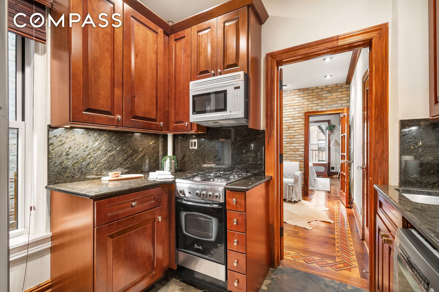 #1 photo, 326 E 73rd Street, 曼哈顿 上东城 Upper East Side , NY 10021