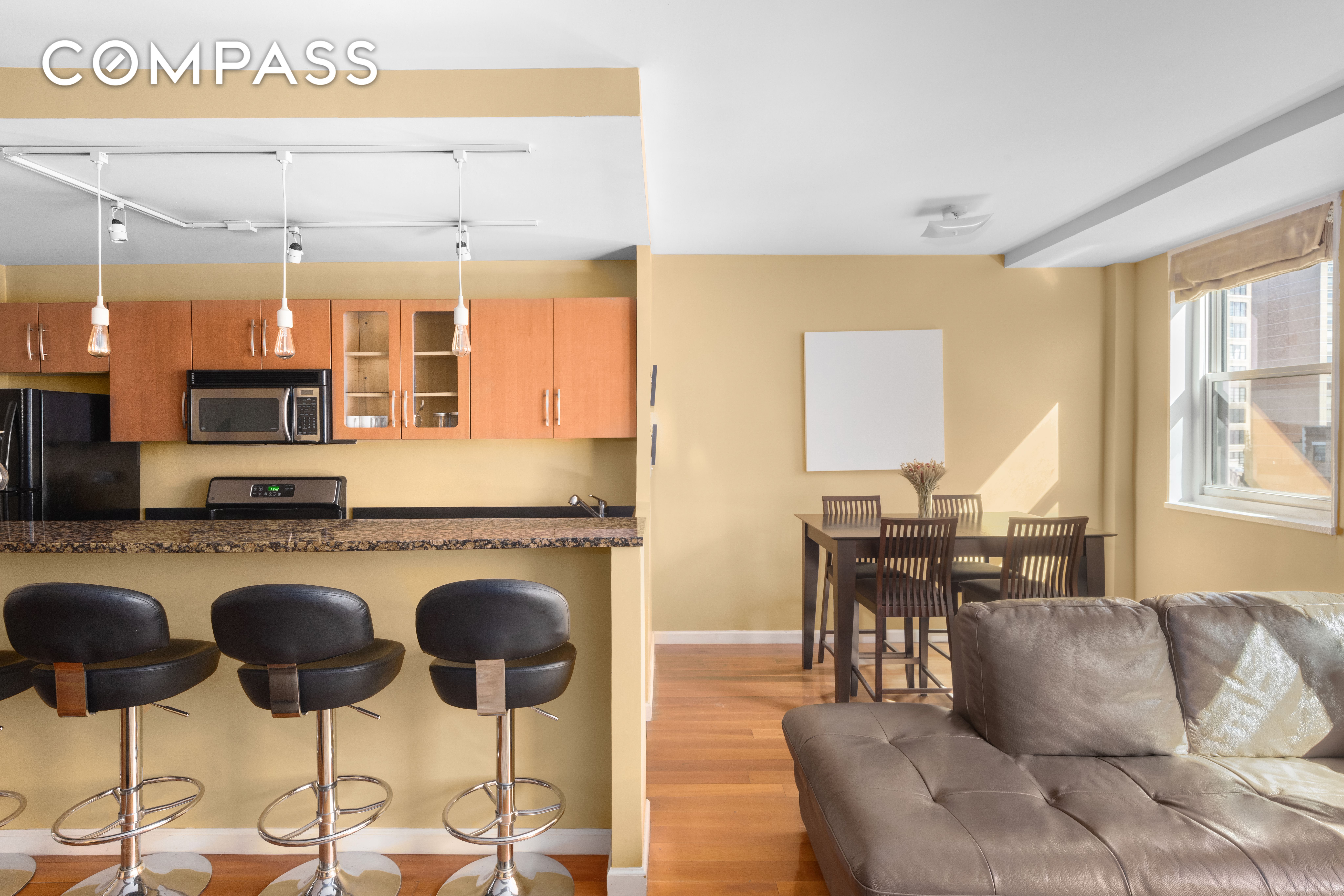 #1 photo, 63 E 9th Street, 曼哈顿 格林威治村 Greenwich Village , NY 10003