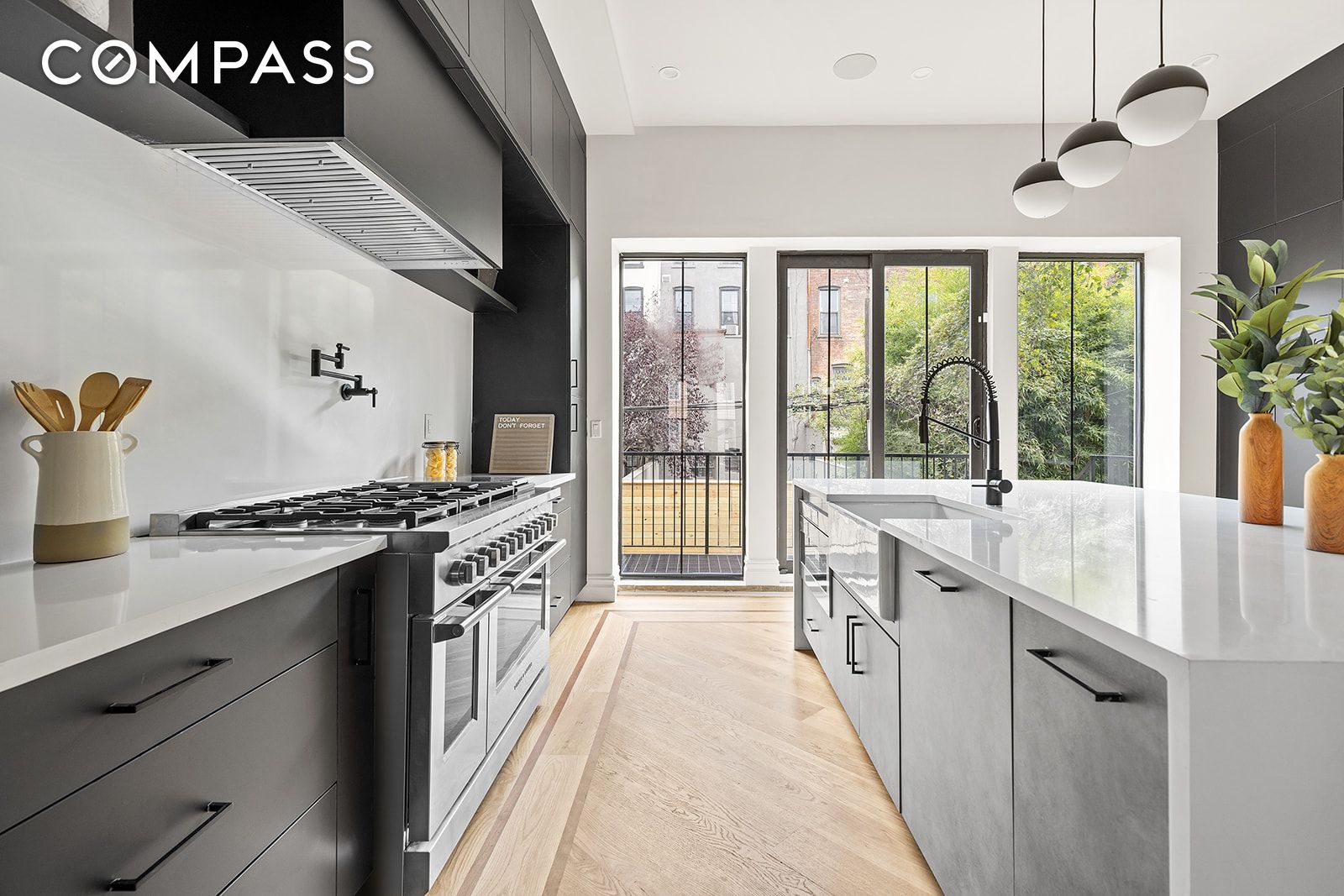 #1 photo, 226 Macon Street, 布鲁克林 Bedford-Stuyvesant , NY 11216