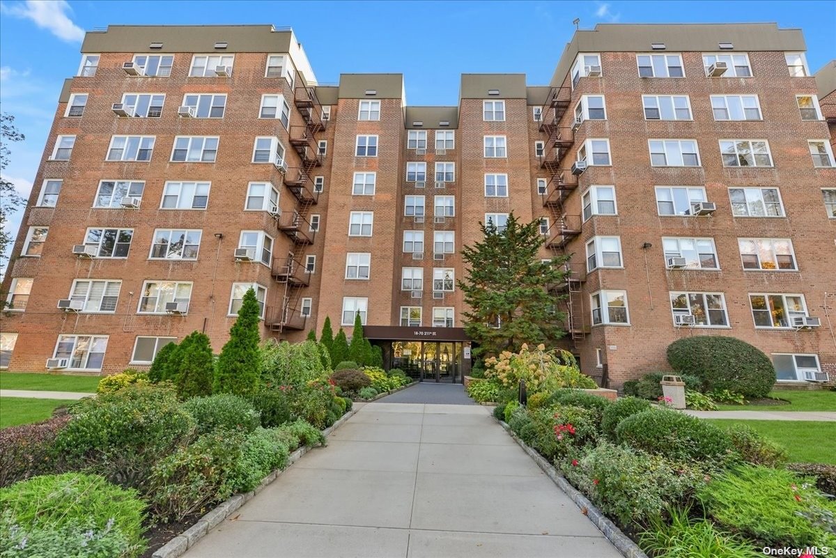 #1 photo, 18-70 211 Street, 皇后區 貝塞 Bayside , NY 11360