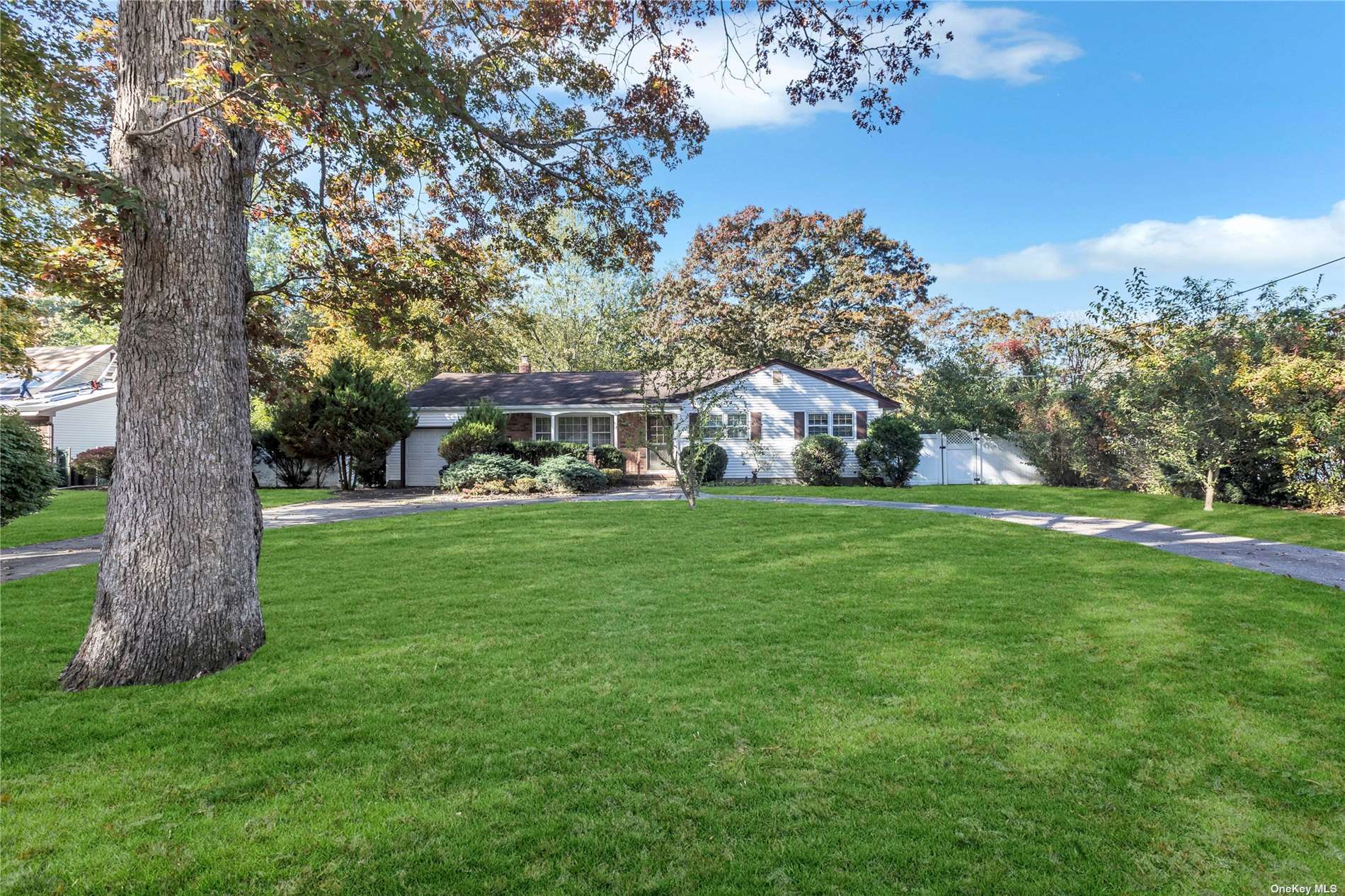 #1 photo, 84 Elmhurst Avenue, 东长岛 Medford , NY 11763