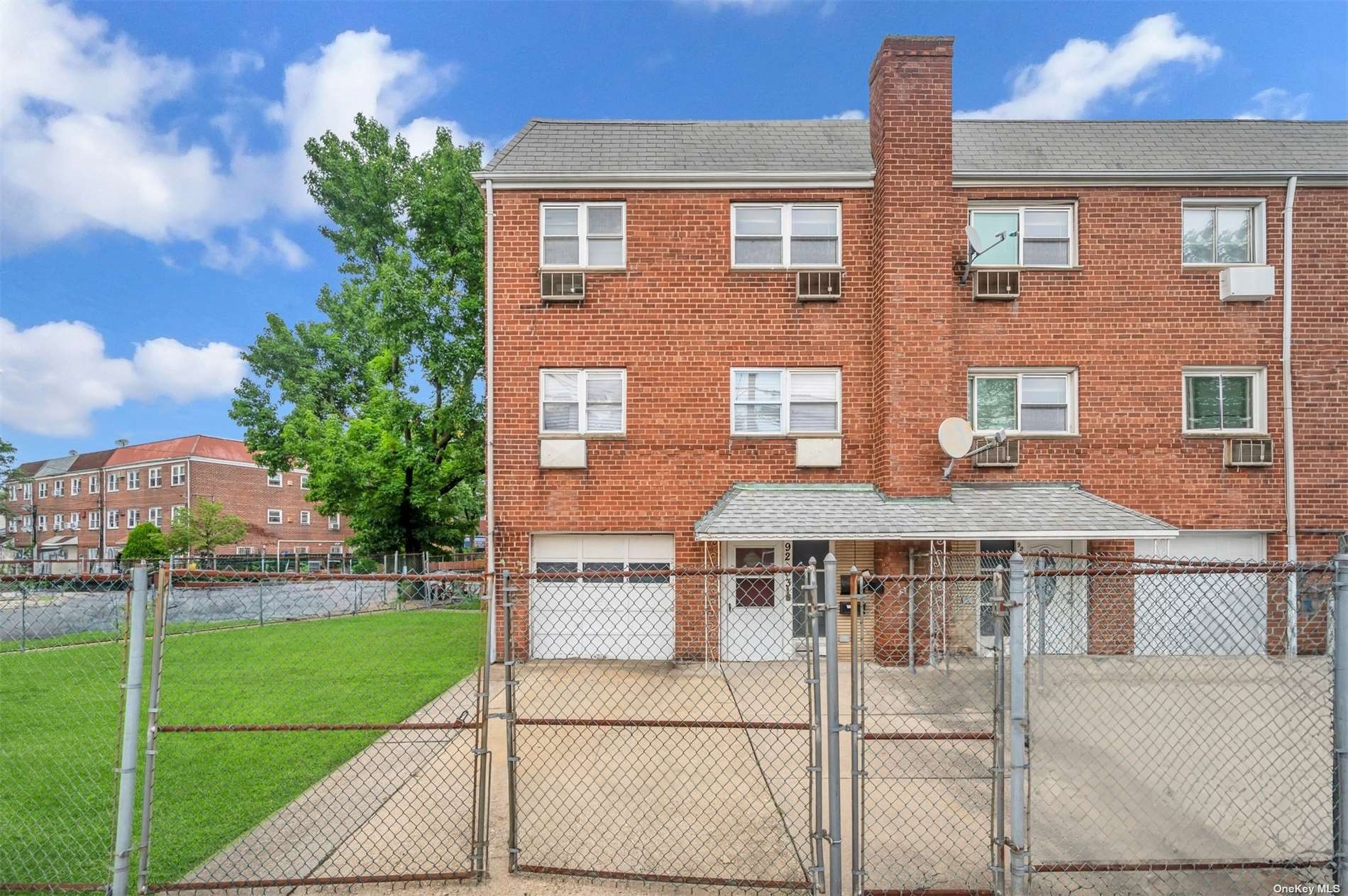 #1 photo, 92-03 241st Street, 皇后区 Bellerose , NY 11426